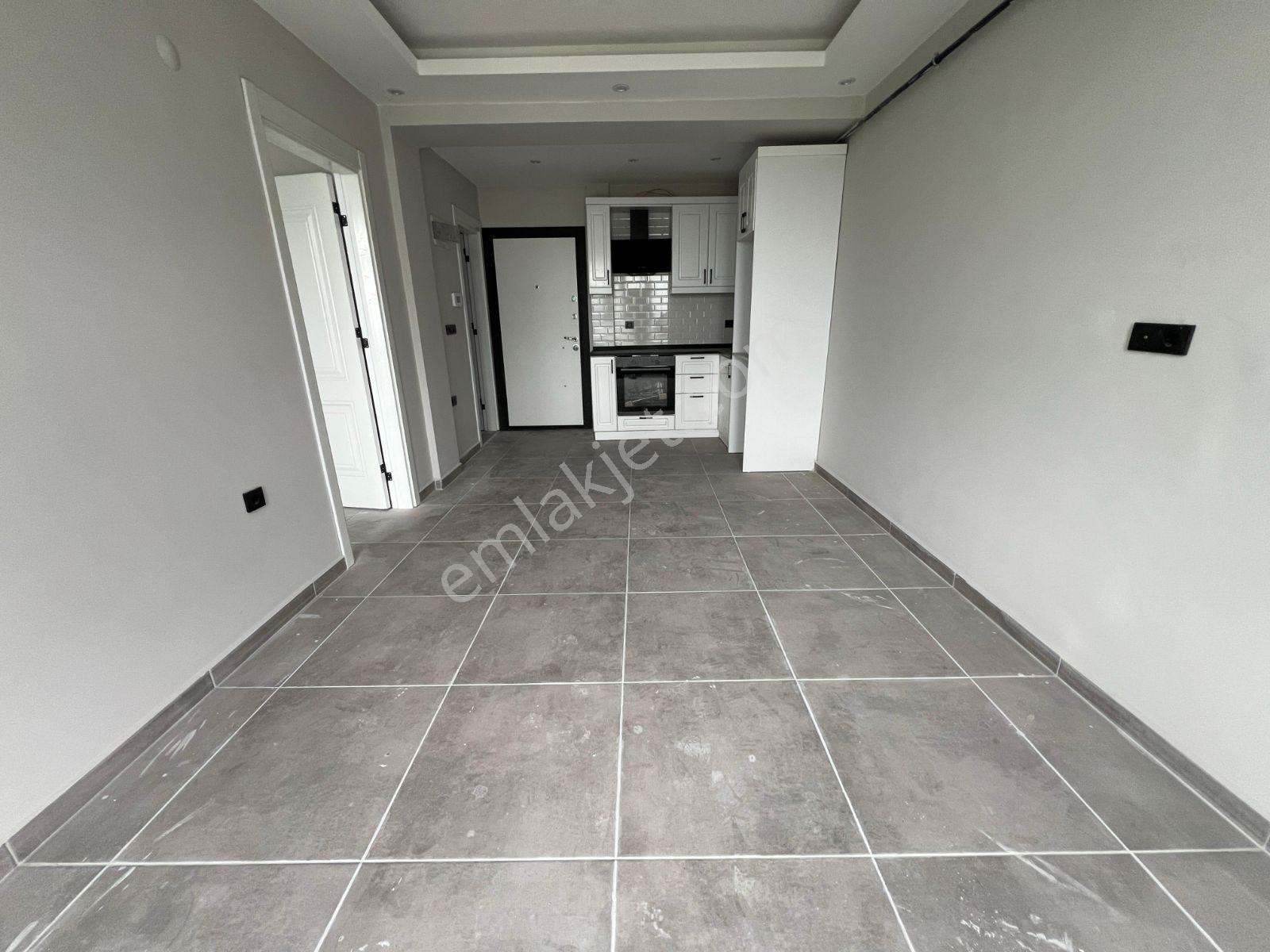 Hatip Mahallesinde Havuz Cephe Satılık 1+1 Daire - Görsel 13