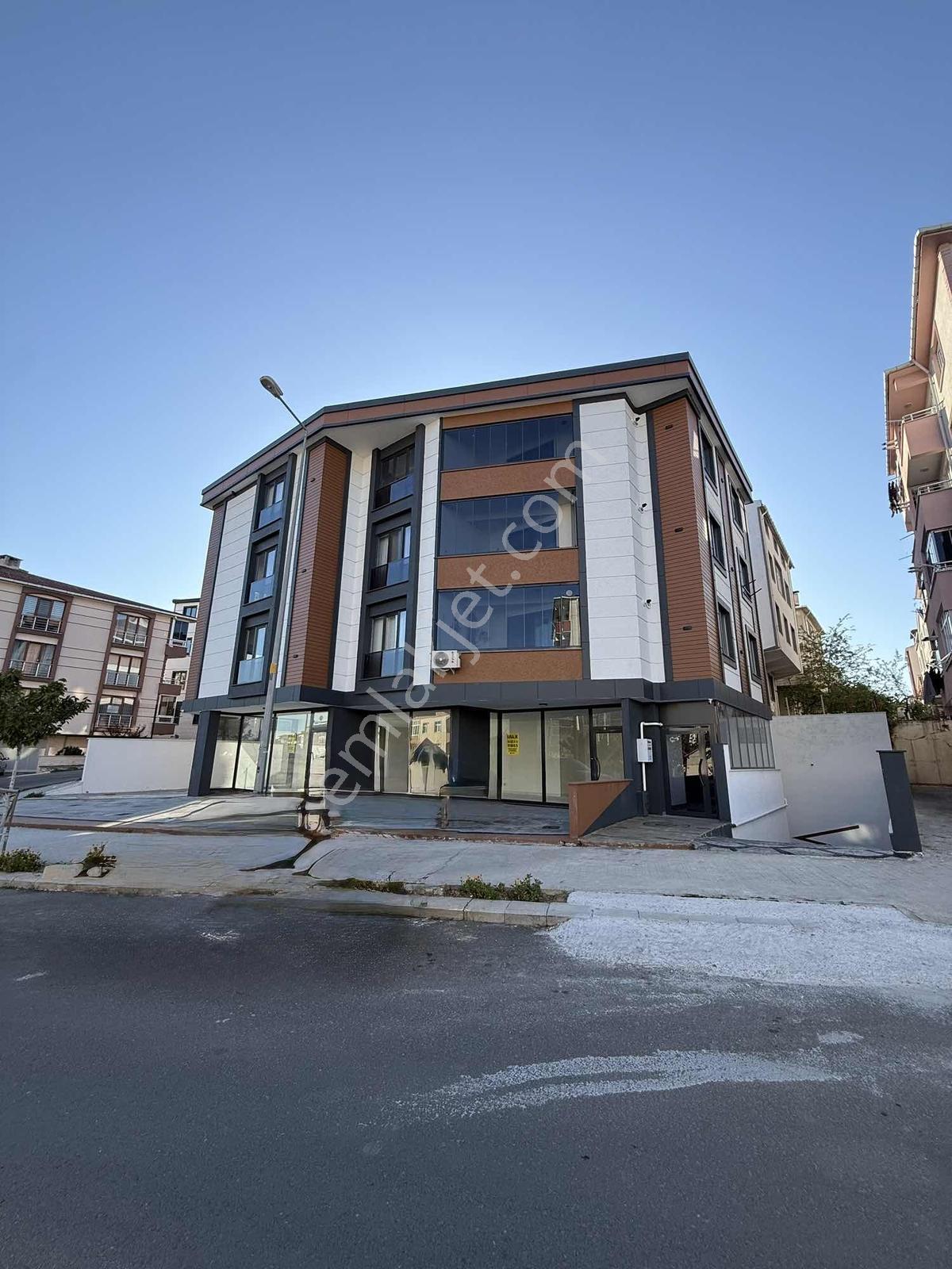 Akkaya İnşaattan Mükemmel Konumda Kiralık 230m2 Dükkan