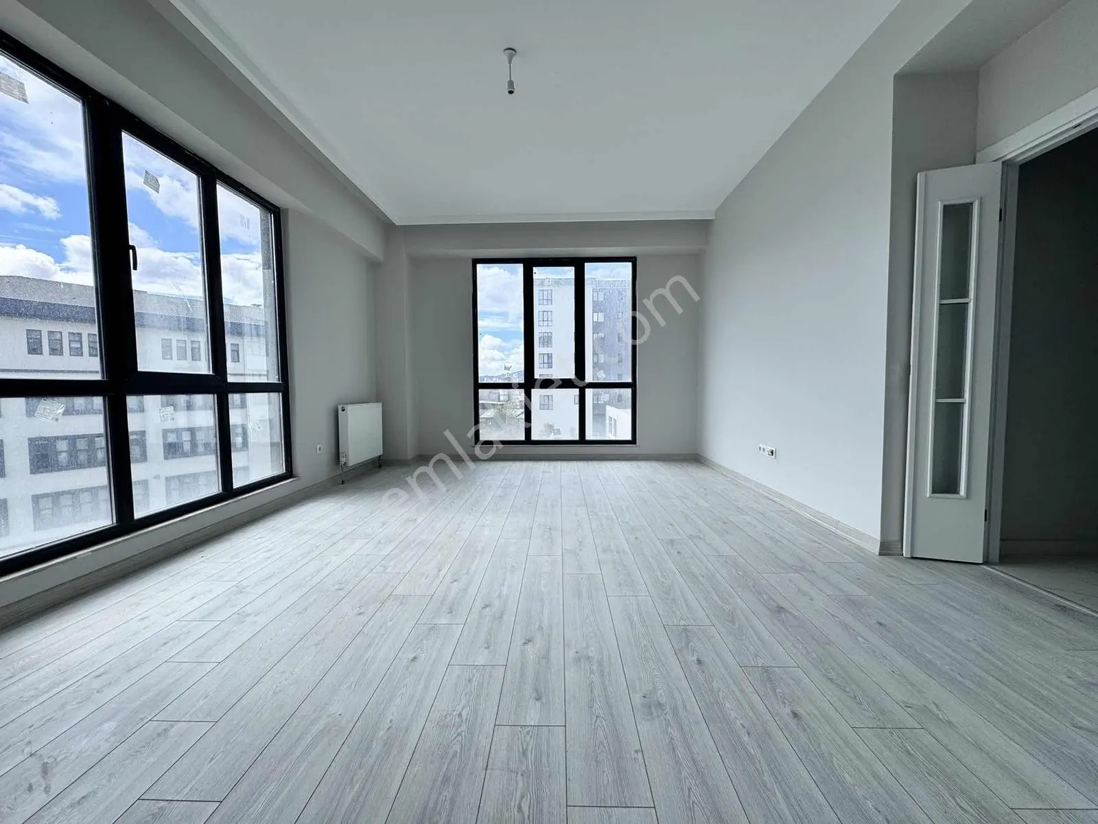 Sancaktepe Turan Towers 2+1 Satılık Geniş Ara Kat Daire - Görsel 3