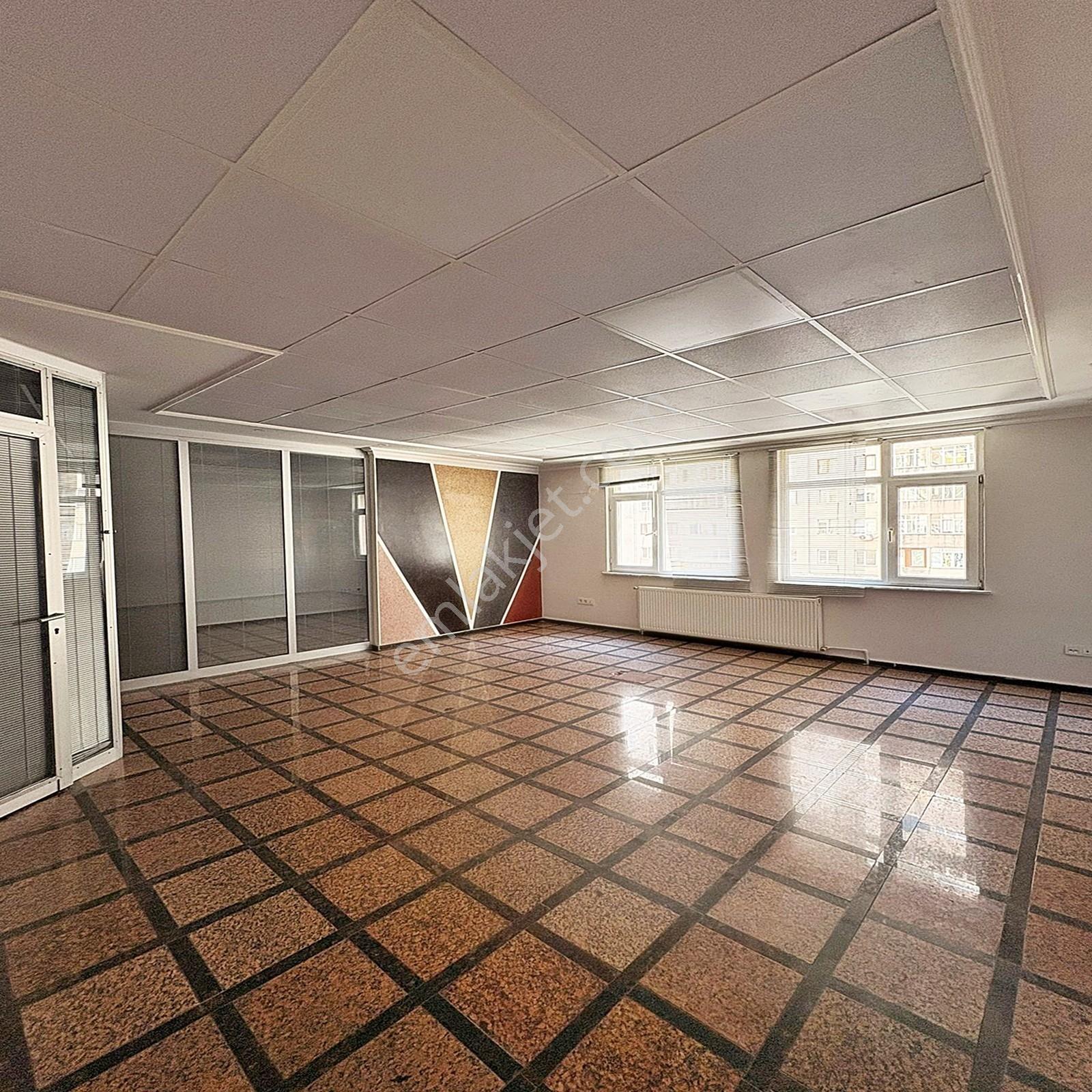 Barış Mahallesi İşyerine Uygun 3+1 Kiralık Ofis/işyeri