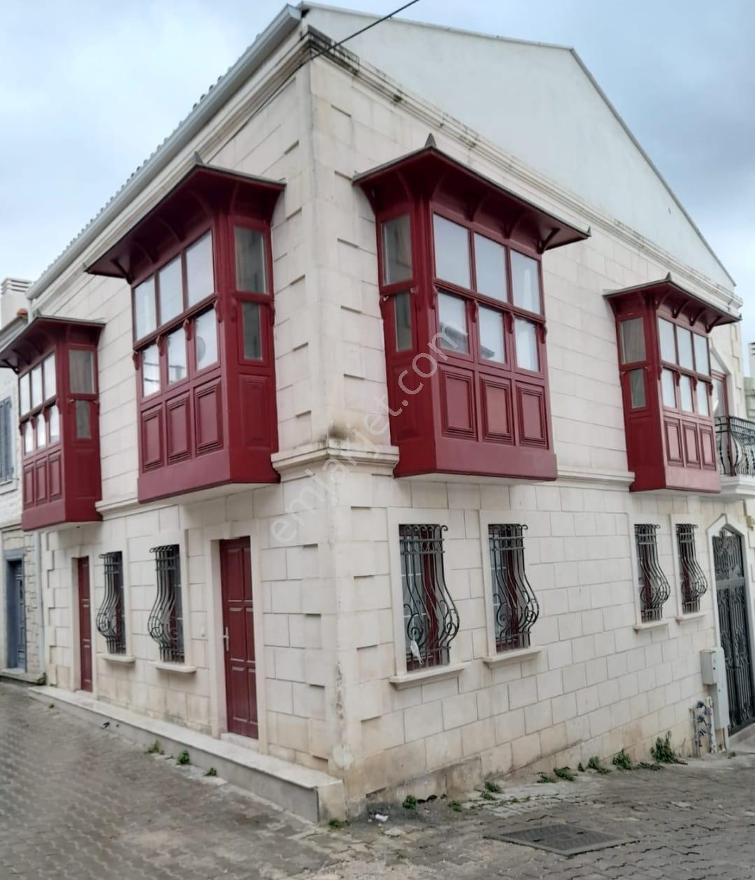 Çeşme Musalla Merkezde Köşe Konumlu Satılık 2+1 Dubleks Daire