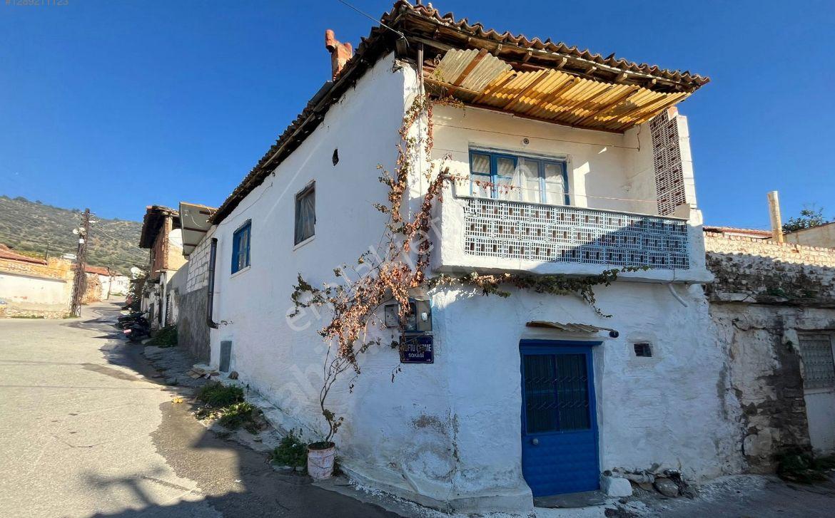 İzmir Bayındır Merkez Değerli Konumda Satılık Müstakil Ev