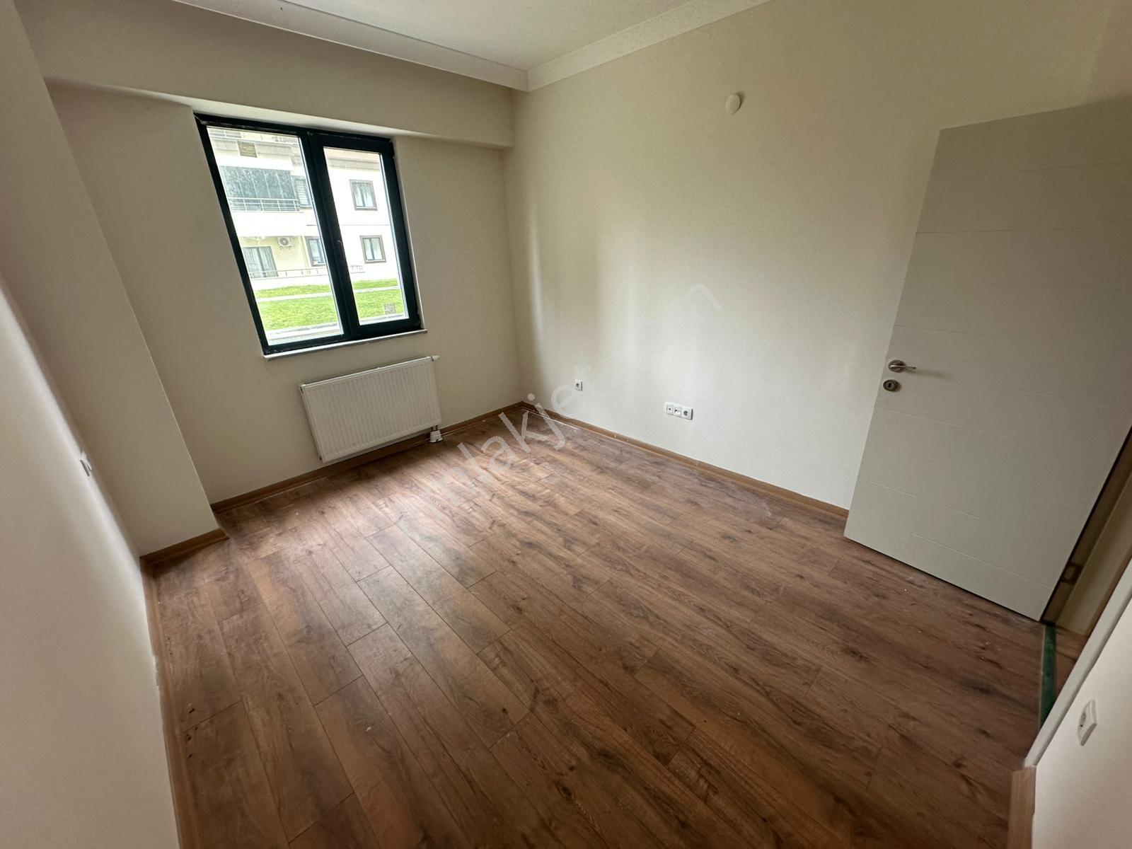 Hatip Mah. Havuzlu -güvenlikli Site İçerisinde 1+1 Satılık Daire - Görsel 2
