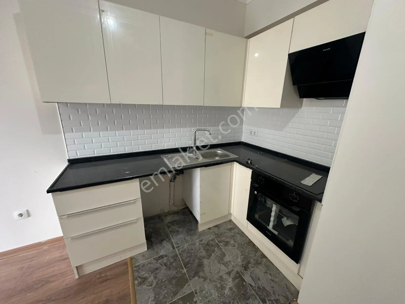 Hatip Mah. Havuzlu -güvenlikli Site İçerisinde 1+1 Satılık Daire - Görsel 8
