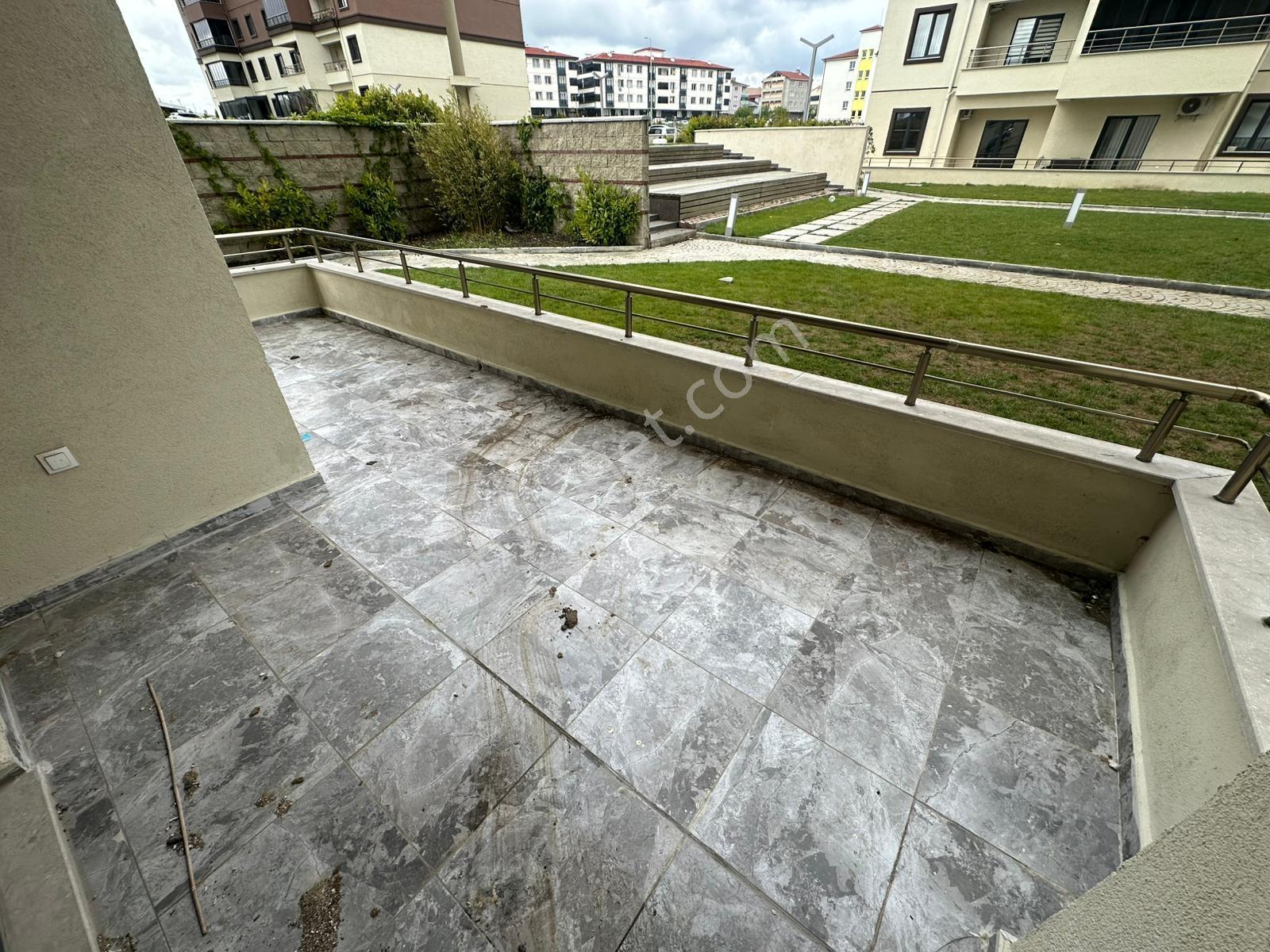 Hatip Mah. Havuzlu -güvenlikli Site İçerisinde 1+1 Satılık Daire - Görsel 9