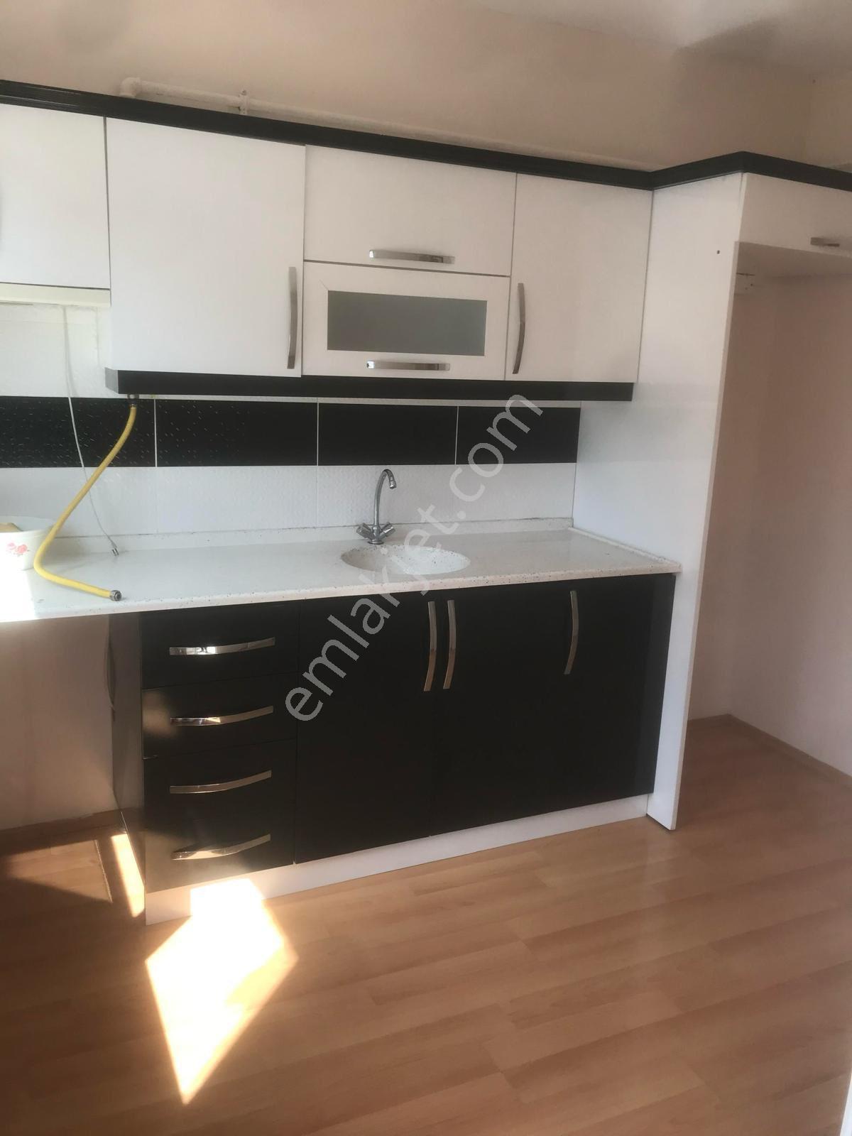 Çınarcık Harmanlarda 2+1 90 M2 4. Katsahile 10 Adım İskeleye 150 Metre Satılık Daire