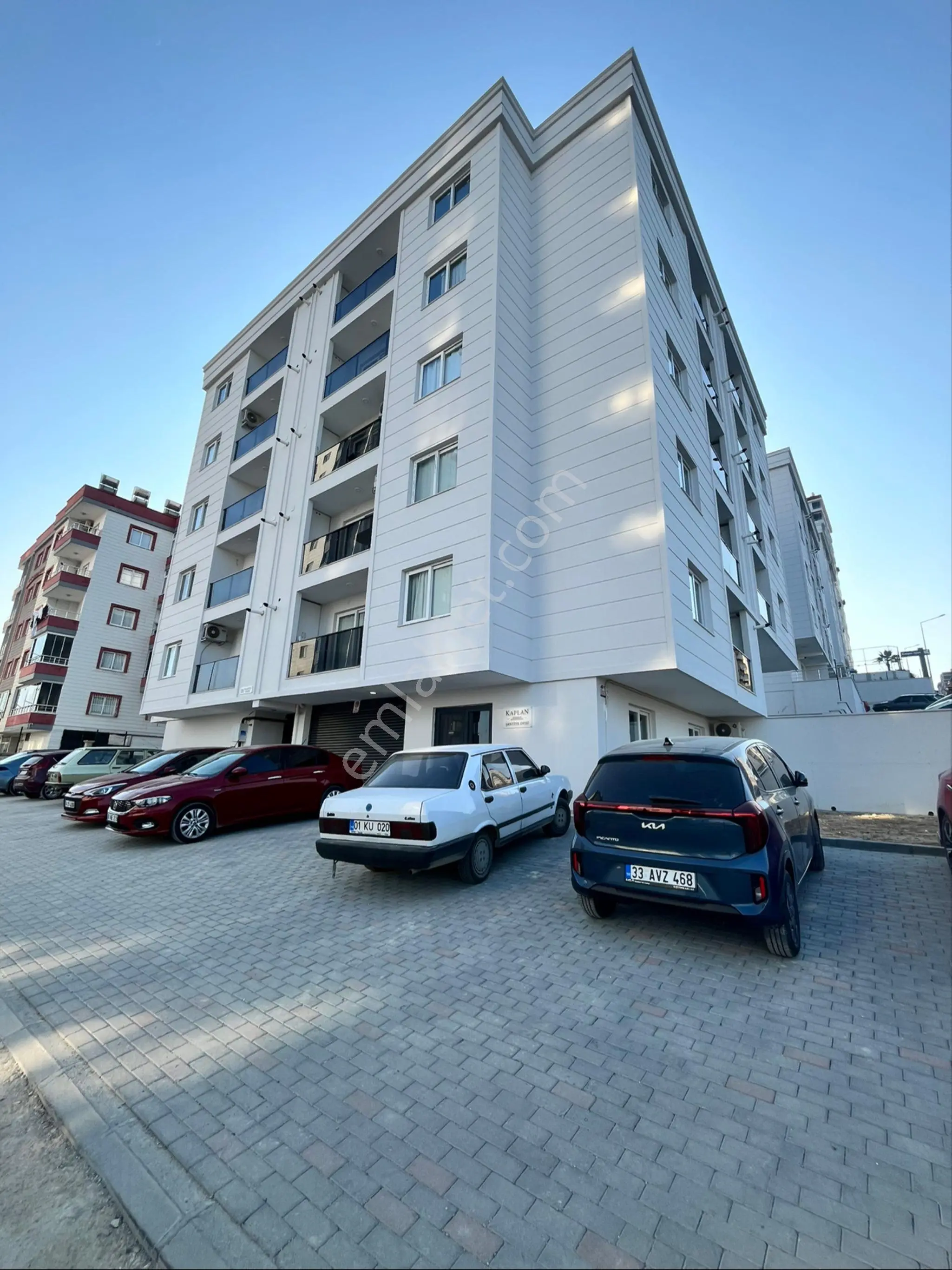 Atatürk Mahallesinde Doğalgaz-kombi,ankastre,balkonlu 1+1 Satılık Daire