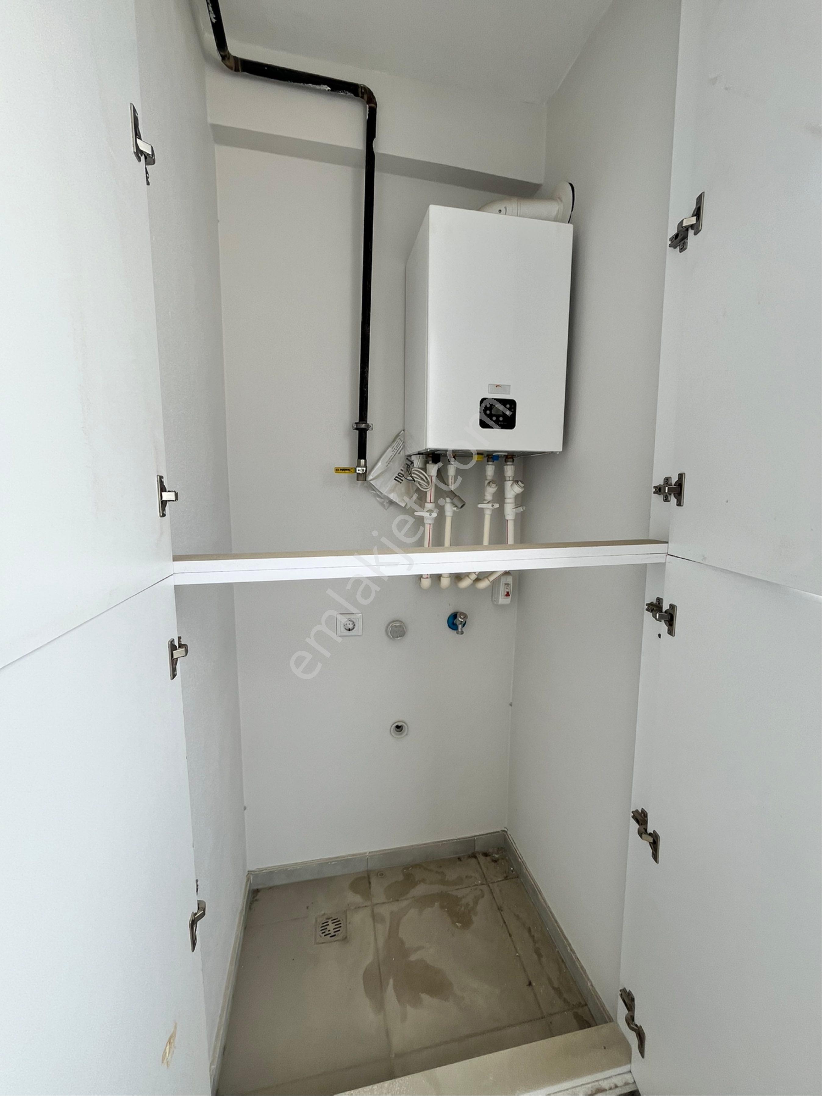 Atatürk Mahallesinde Doğalgaz-kombi,ankastre,balkonlu 1+1 Satılık Daire - Görsel 10