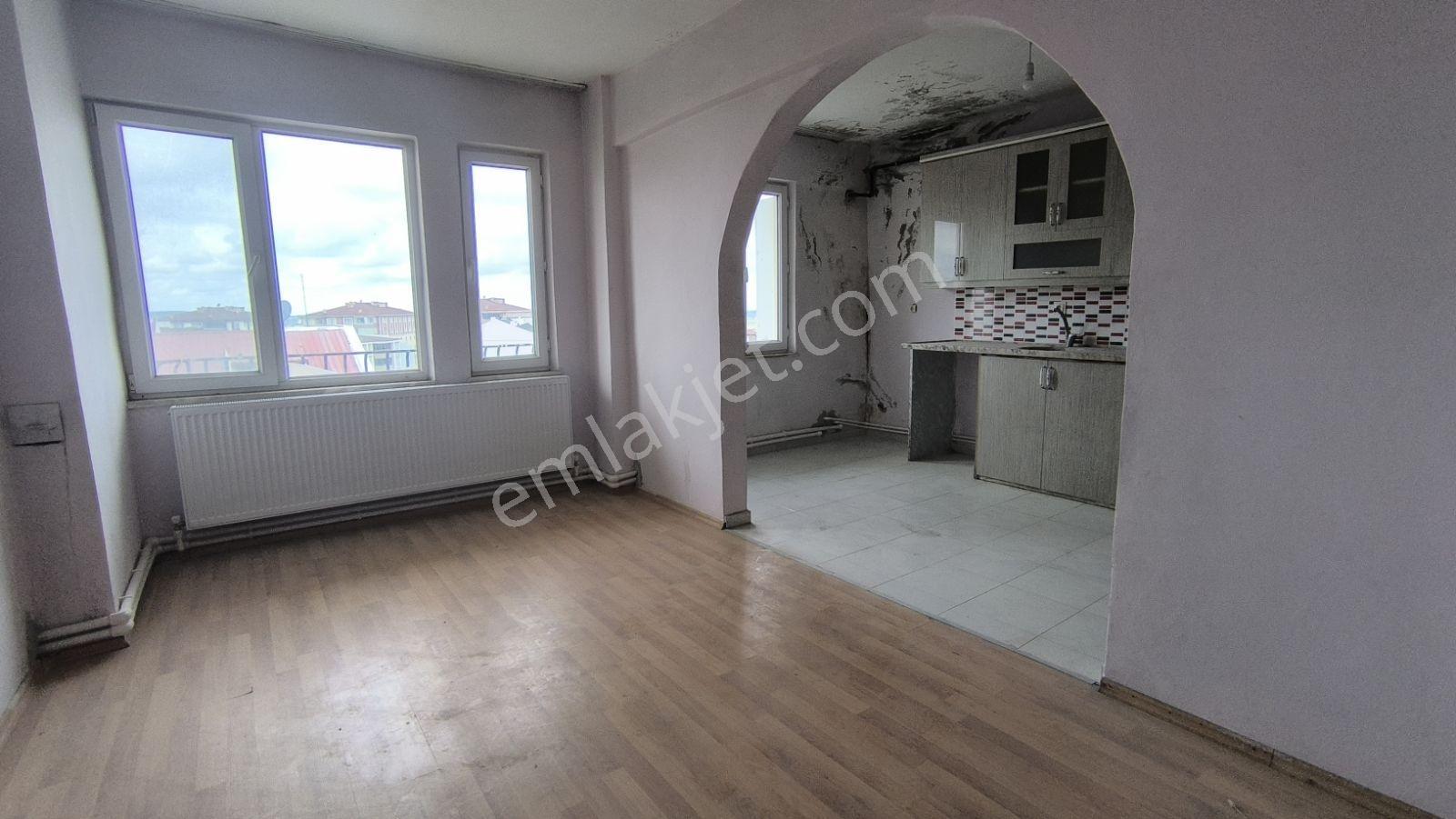 Edis Emlak'tan Kiralık Bafra Mevlanada Site İçinde Asansörlü 3+1