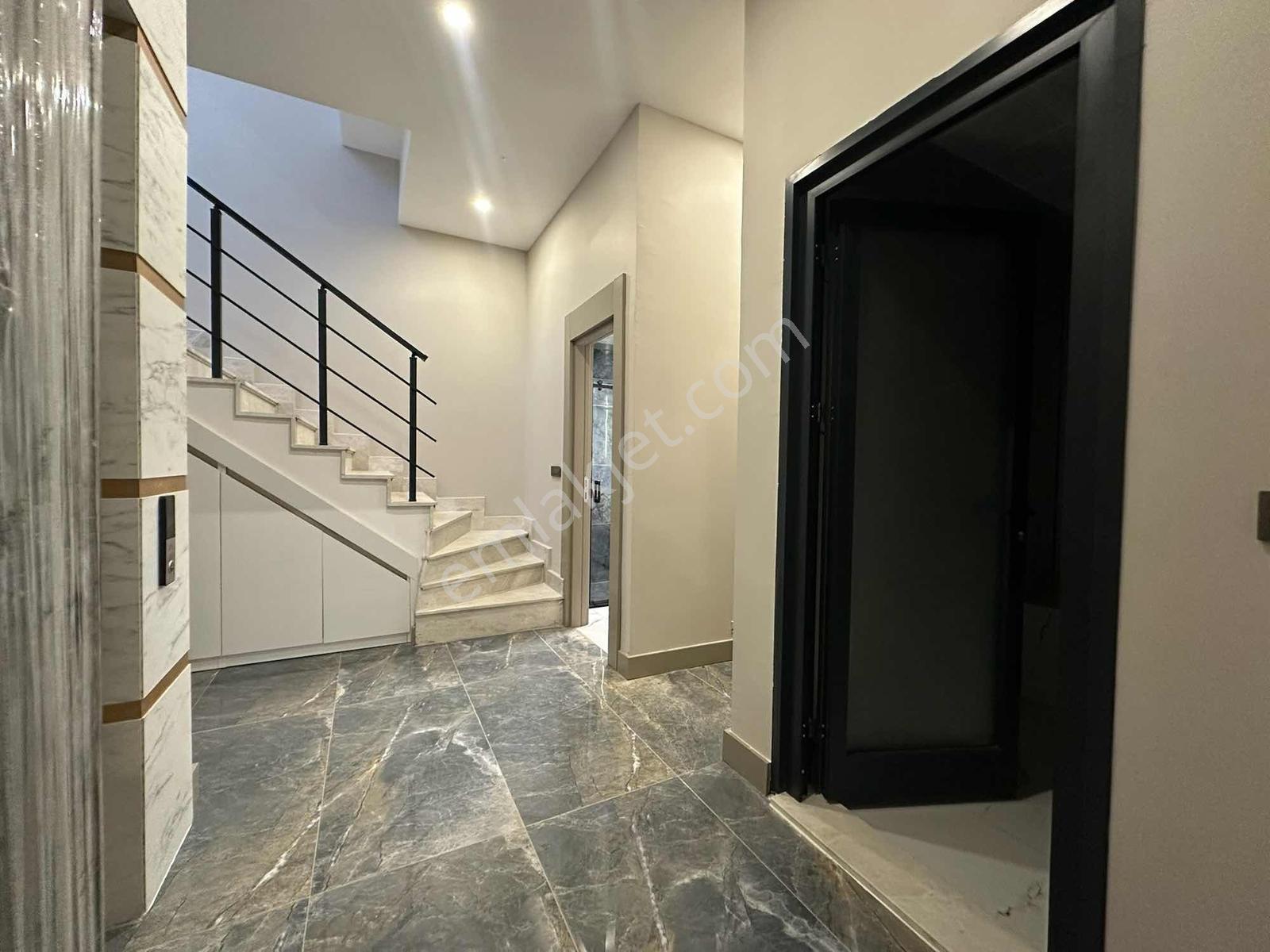 Demet Villalarında Asansörlü Kiralık 5+1 Villa - Görsel 8
