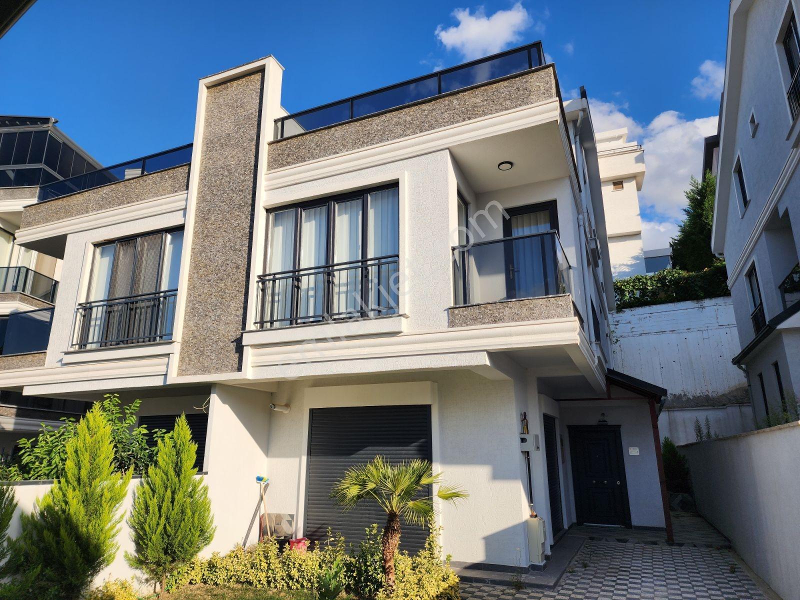 Panoramik Manzaralı Kültür Mahallesinde Harika Villa - Görsel 20