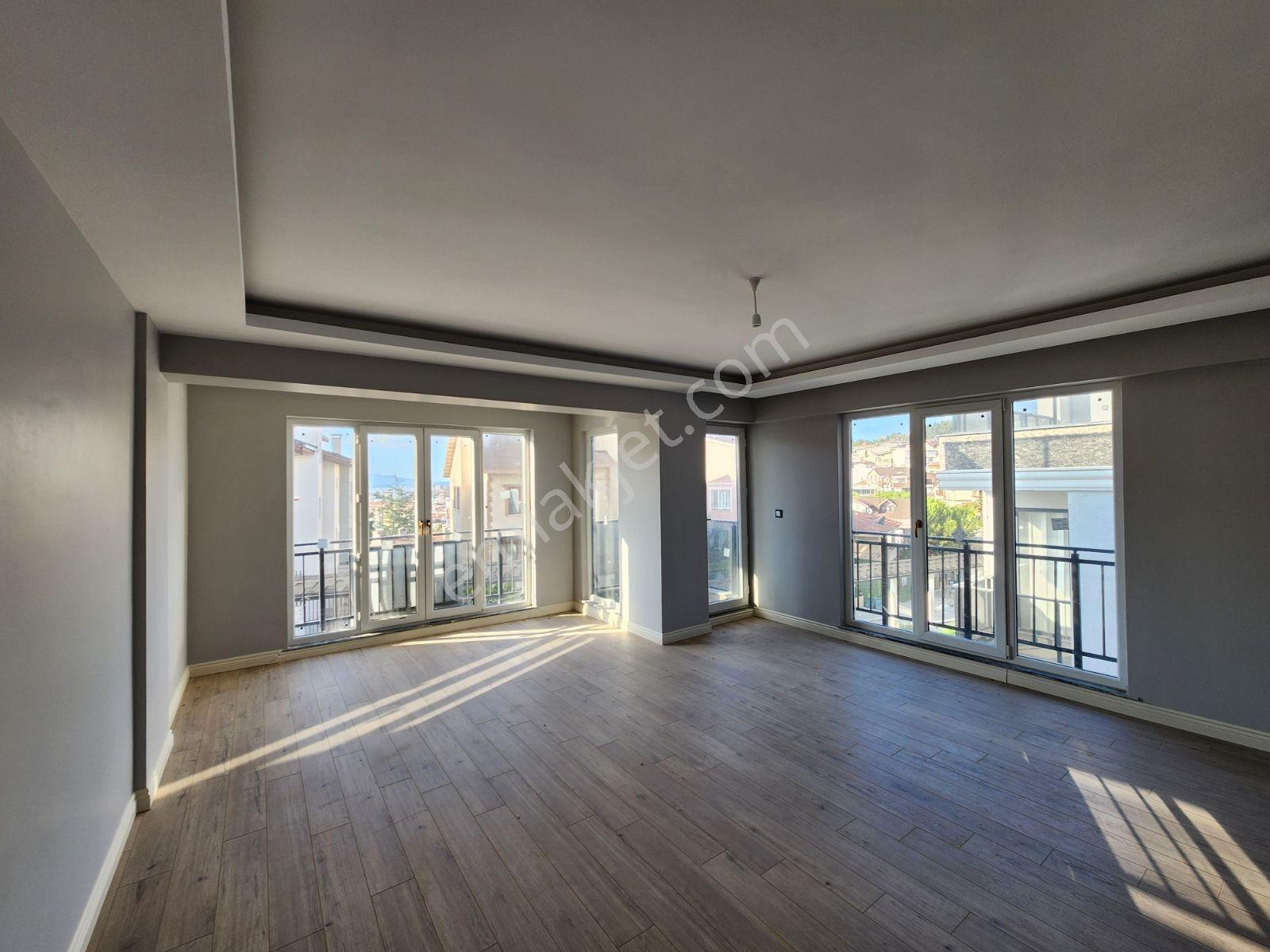 Panoramik Manzaralı Kültür Mahallesinde Harika Villa - Görsel 48