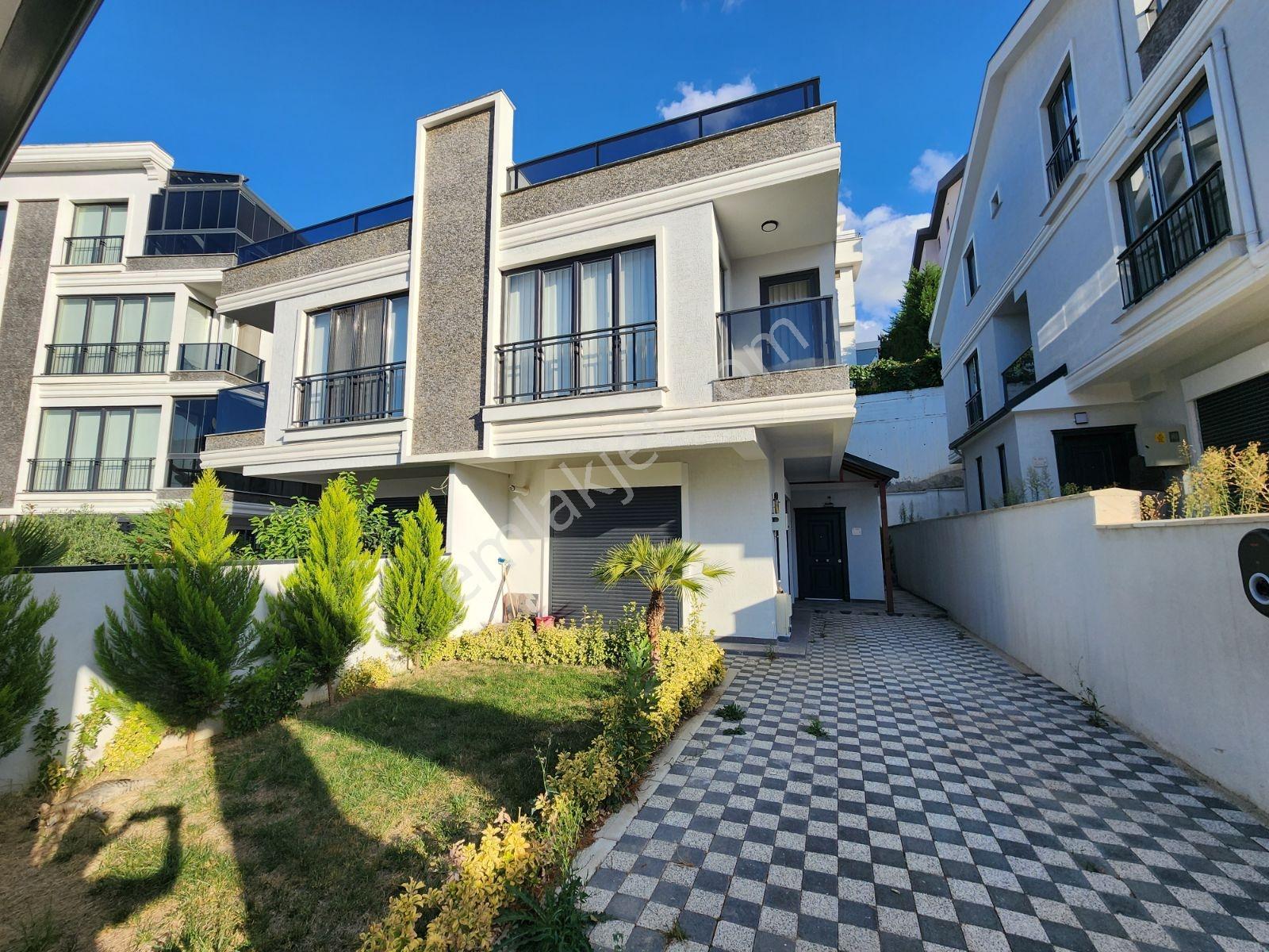 Panoramik Manzaralı Kültür Mahallesinde Harika Villa - Görsel 19