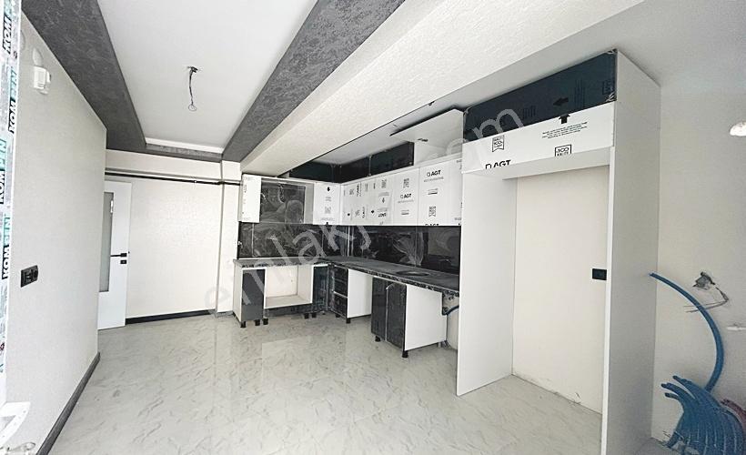Yenikent Emlak'tan Park Cepheli Geniş M2 Satılık 3+1 Daireler