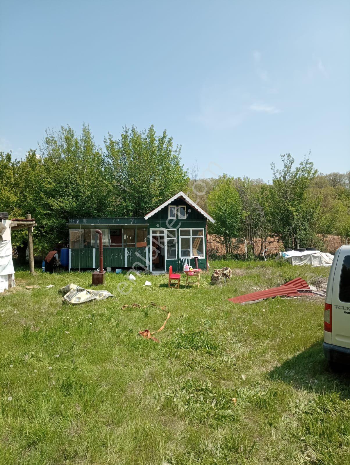 Poyralı'da İmara Yakın Asfalt Kenarı, Prefabrik Evli, 1500m² Müstakil Parsel - Görsel 6