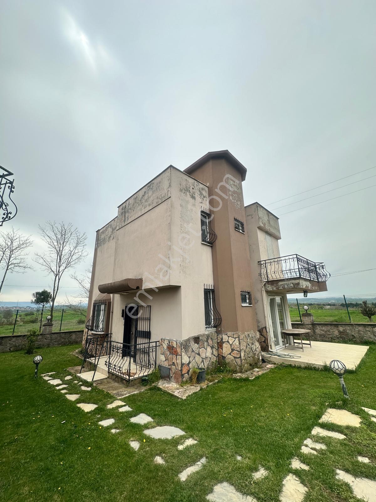 Mir'den Balıkesir Pamukçu Mh'si Termal Havuzlu 3+1 Satılık Villa