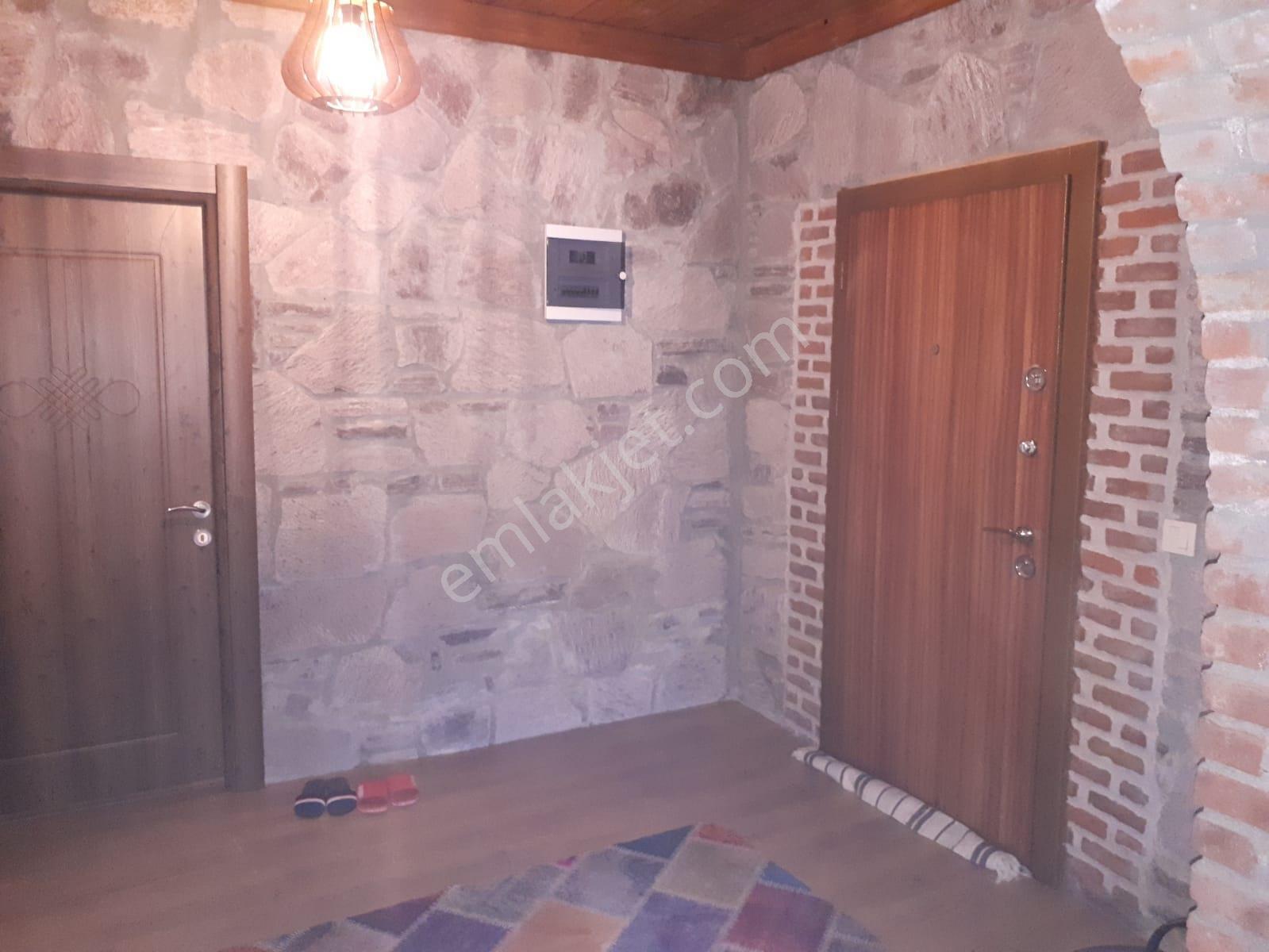 İzmir Dikili Bademlide Kiralık Müstakil Bahçeli Taş Ev - Görsel 17
