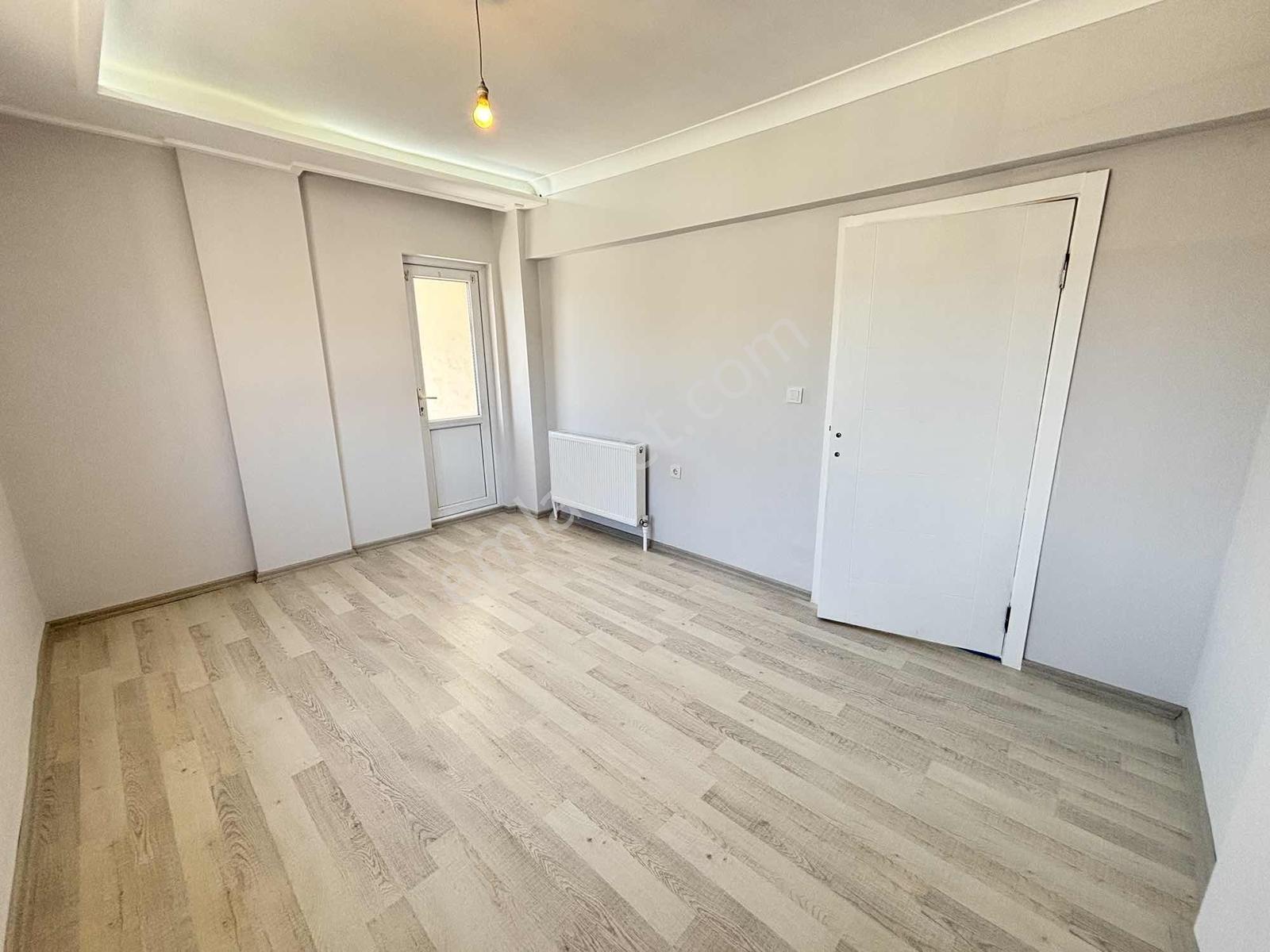 Akşemsettinde Ful Yapılı Açık Cepheli Bir Oda Bağımlı 3+1 Daire - Görsel 4