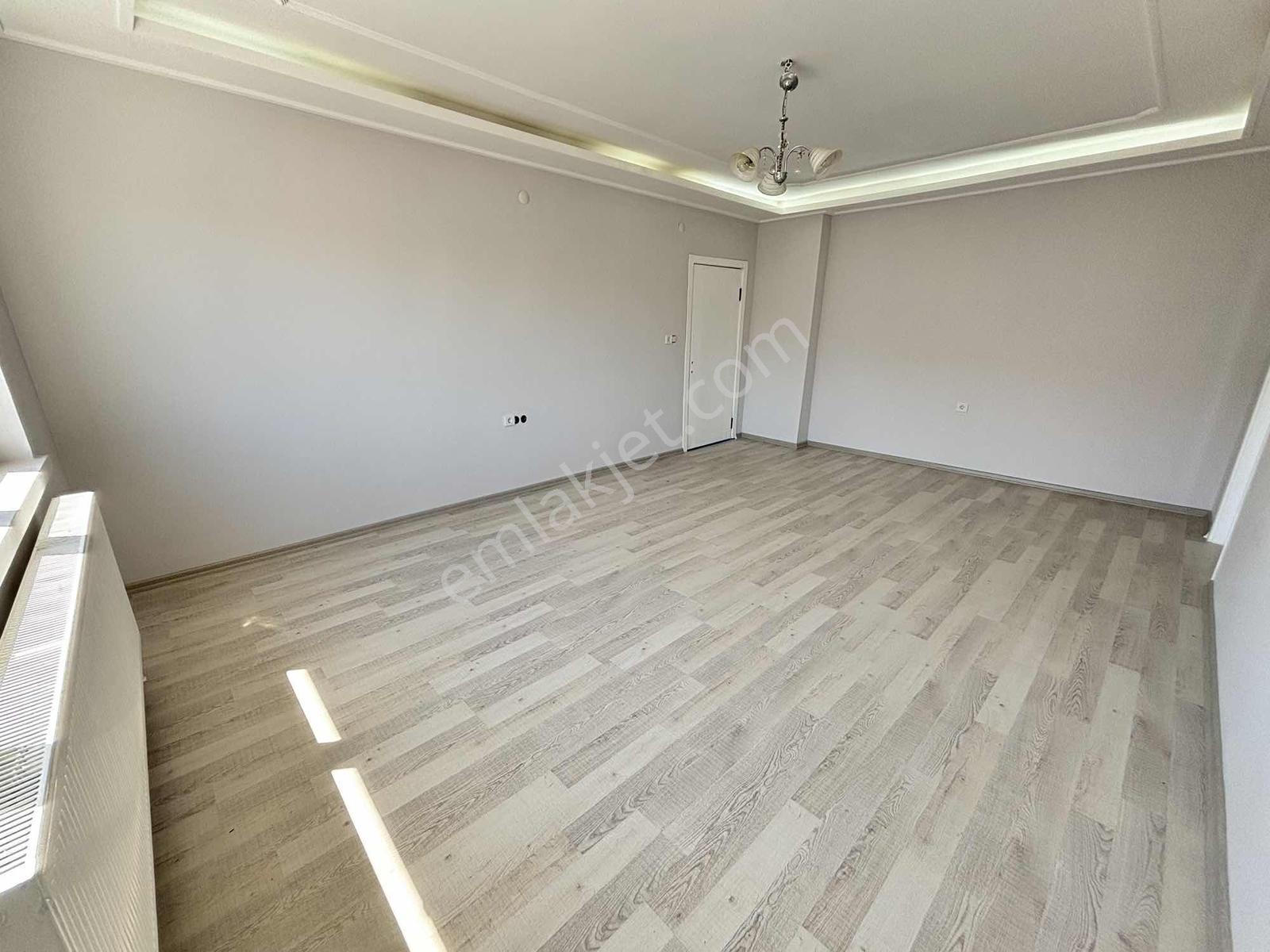 Akşemsettinde Ful Yapılı Açık Cepheli Bir Oda Bağımlı 3+1 Daire - Görsel 2