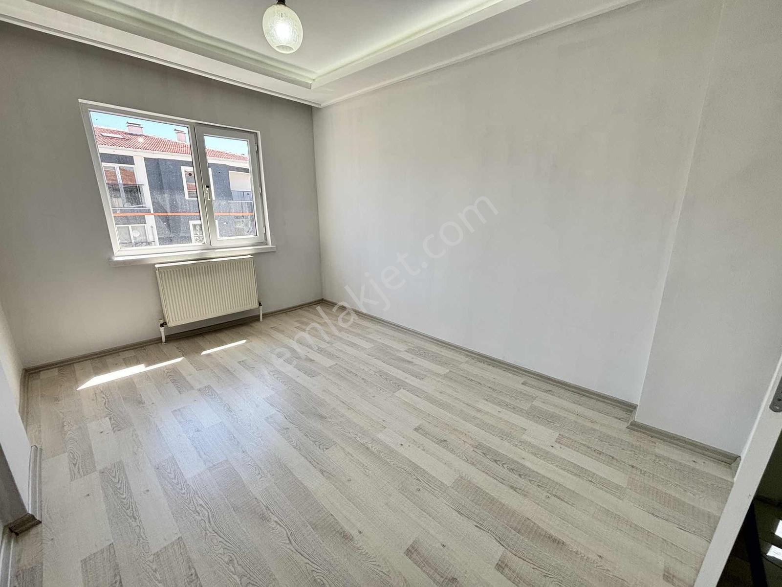 Akşemsettinde Ful Yapılı Açık Cepheli Bir Oda Bağımlı 3+1 Daire - Görsel 6