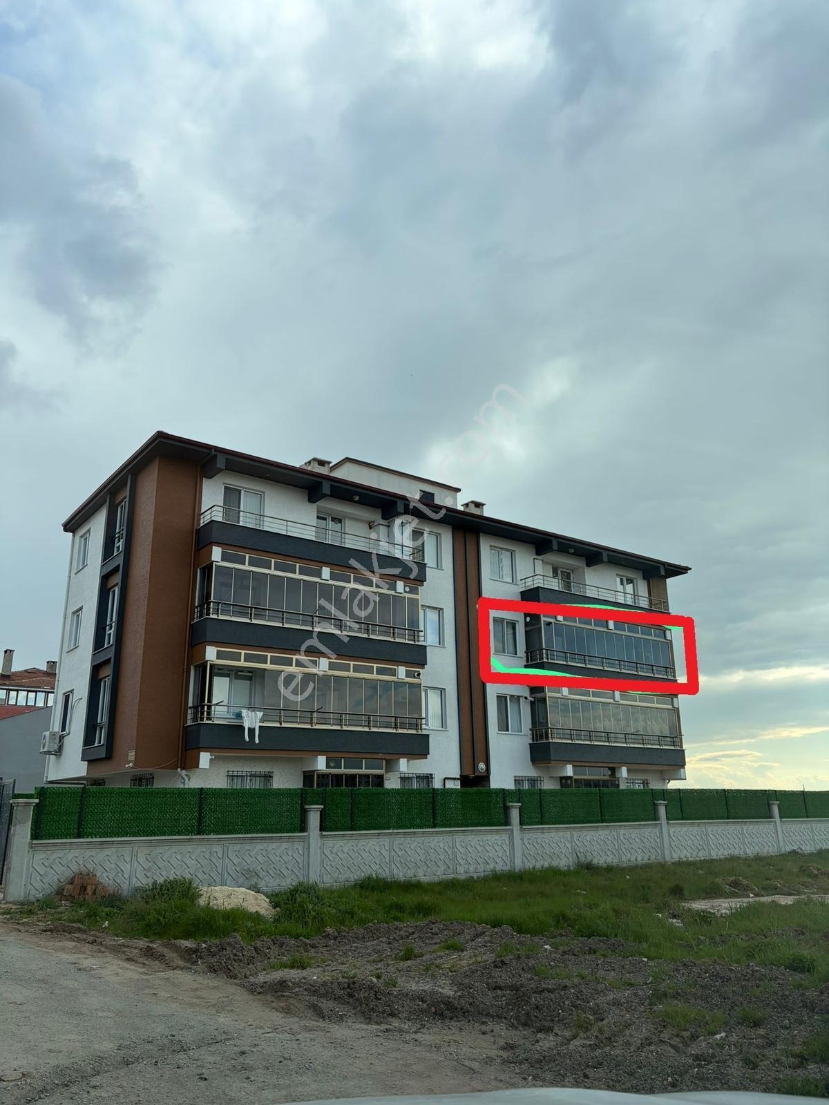 Havuzlar Mahallesinde Ara Kat Satılık 2+1 Daire