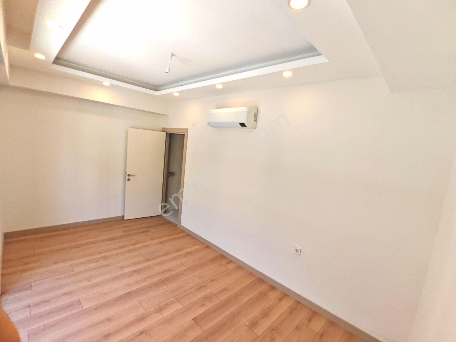 Altıntaş'ın Merkezinde İskanlı Sıfır Havuz Manzaralı 3+1 Villa - Görsel 22