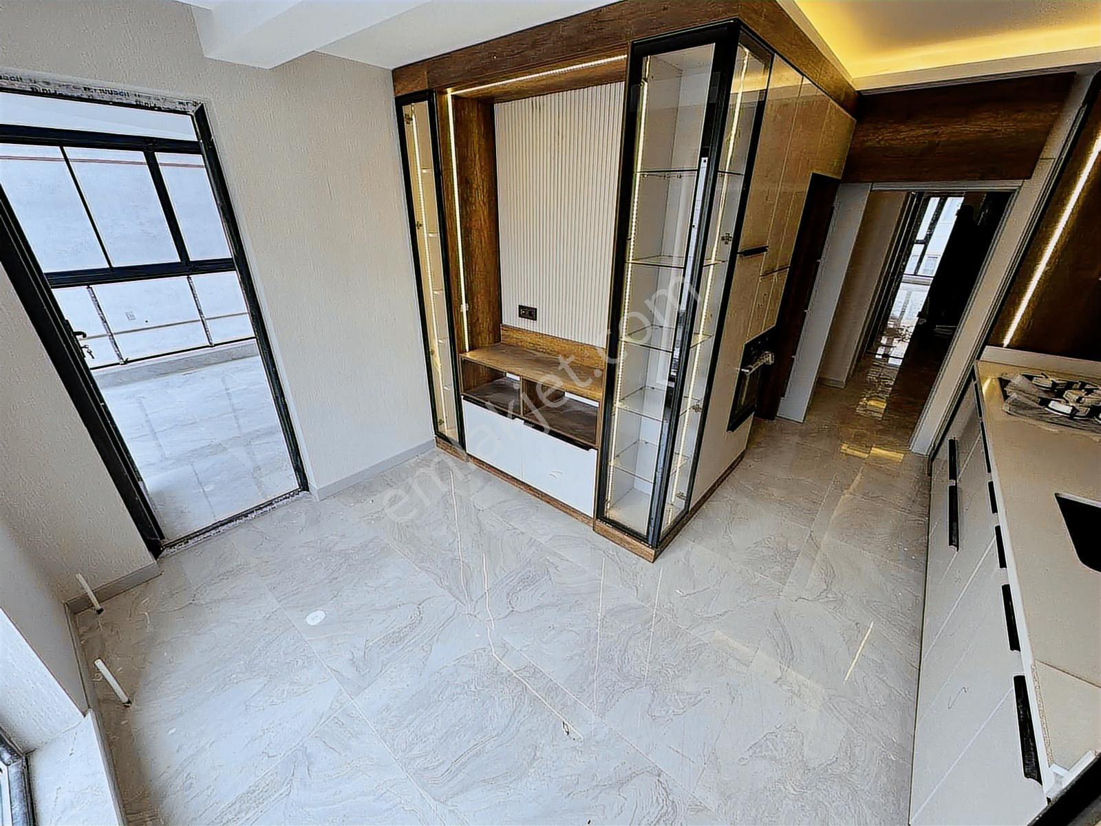 Atatürk Mah'de E.banyolu-giyinme Odalı Emsalsiz 3+1 Sıfır Daire