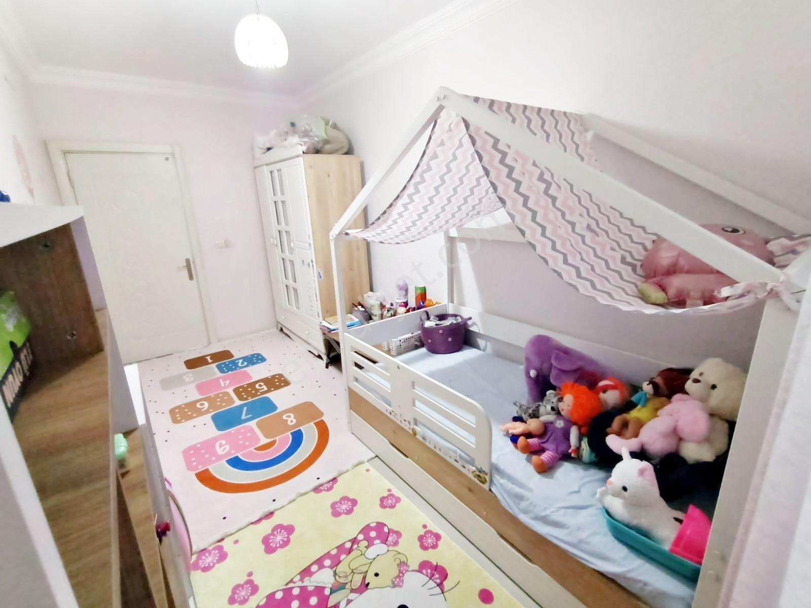 Belkız'da Az Katlı Çift Balkon Ve Geniş Oturum Garajlı Arakat3+1 - Görsel 2