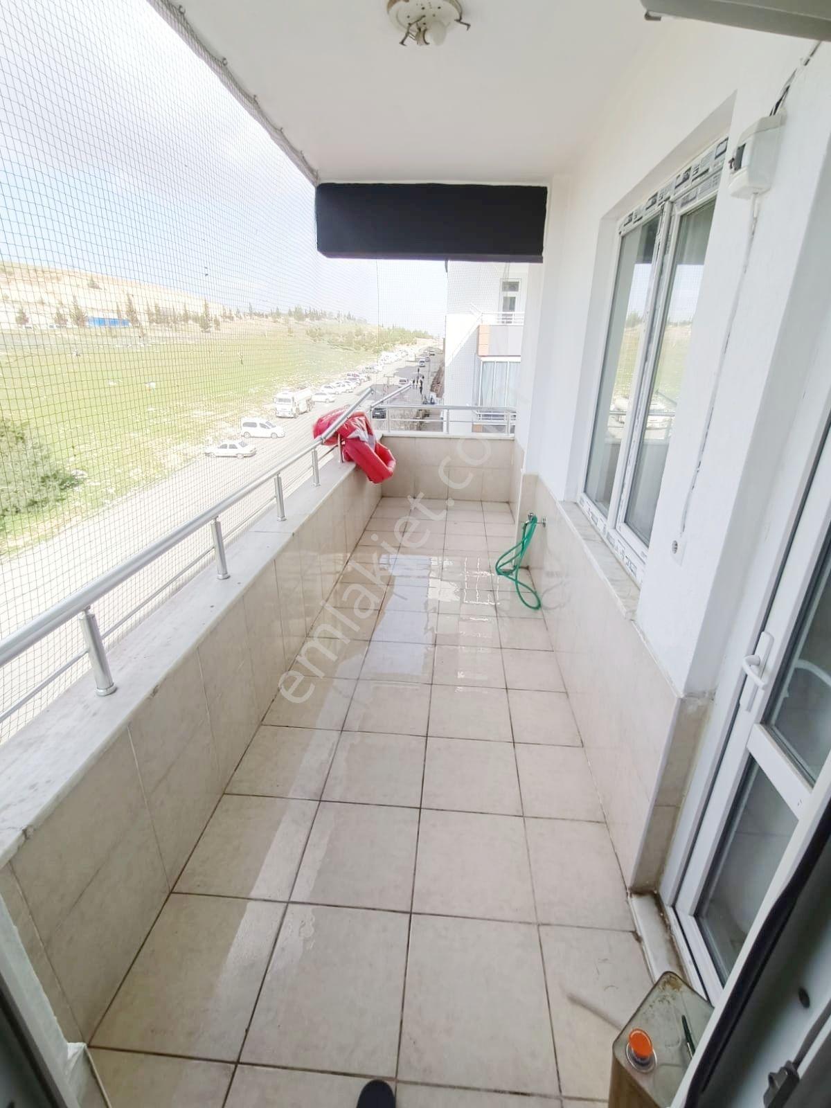 Belkız'da Az Katlı Çift Balkon Ve Geniş Oturum Garajlı Arakat3+1 - Görsel 23