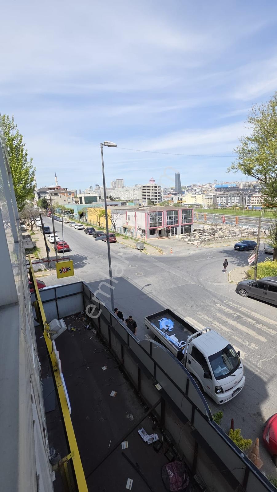 Beylikdüzü Yakuplu Malazgirt Cad. Metrobüse Yürüme 2+1 Ofisler - Görsel 5
