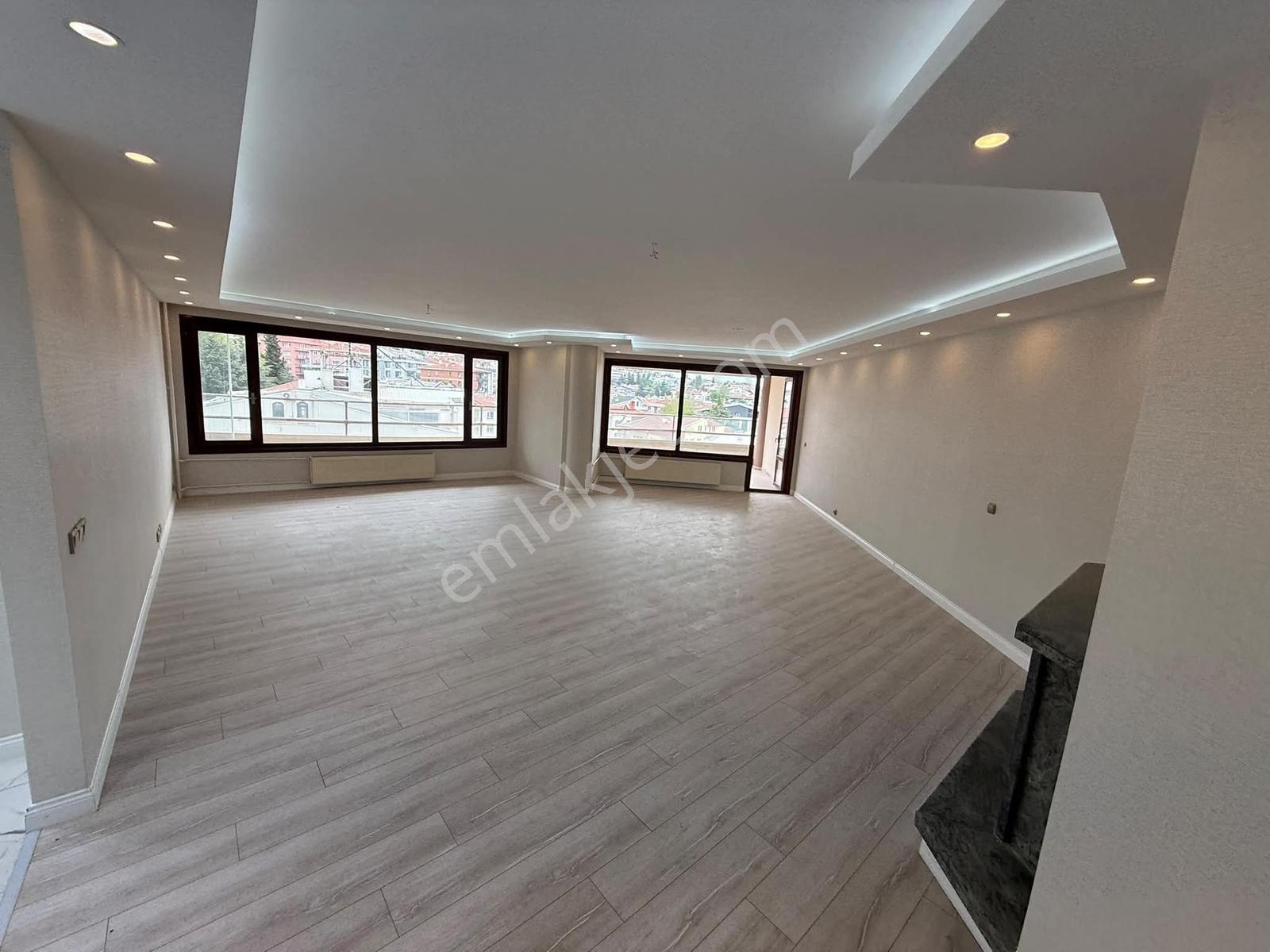 Vatan'da Bayraktar Mahallesinde 7.kat Site'de 4+1 240 M2 Yapılı - Görsel 2