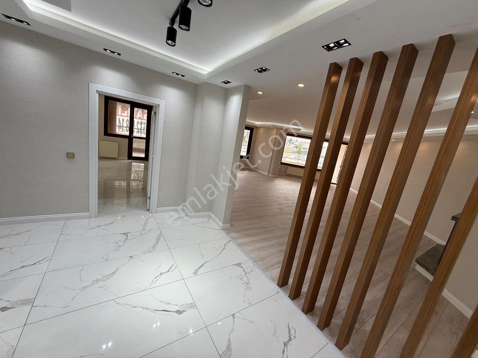 Vatan'da Bayraktar Mahallesinde 7.kat Site'de 4+1 240 M2 Yapılı - Görsel 12