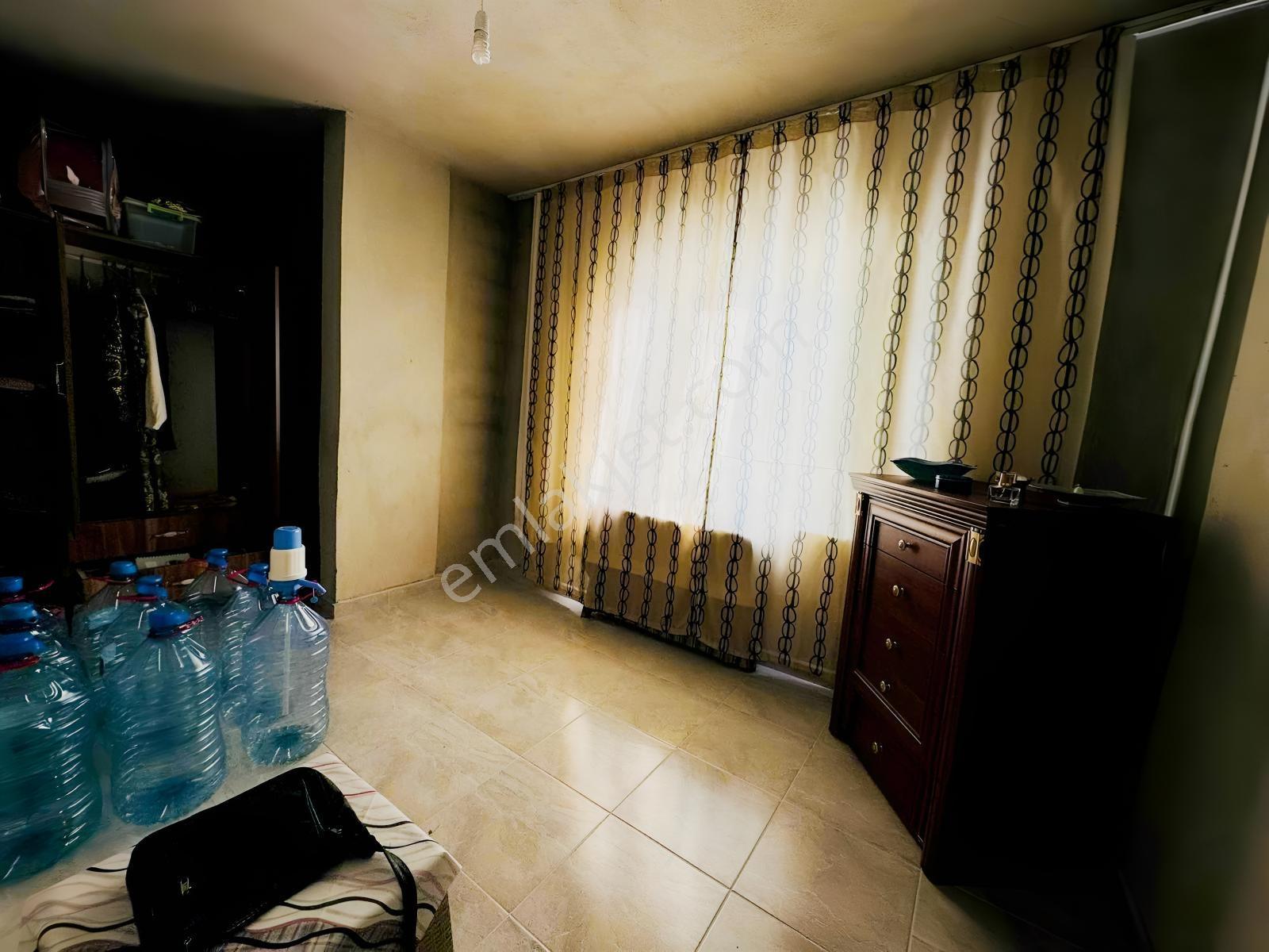 Uygun Fiyata Satılık Geniş Caddeye Cephe Kombi Petek Bağlı Villa - Görsel 8