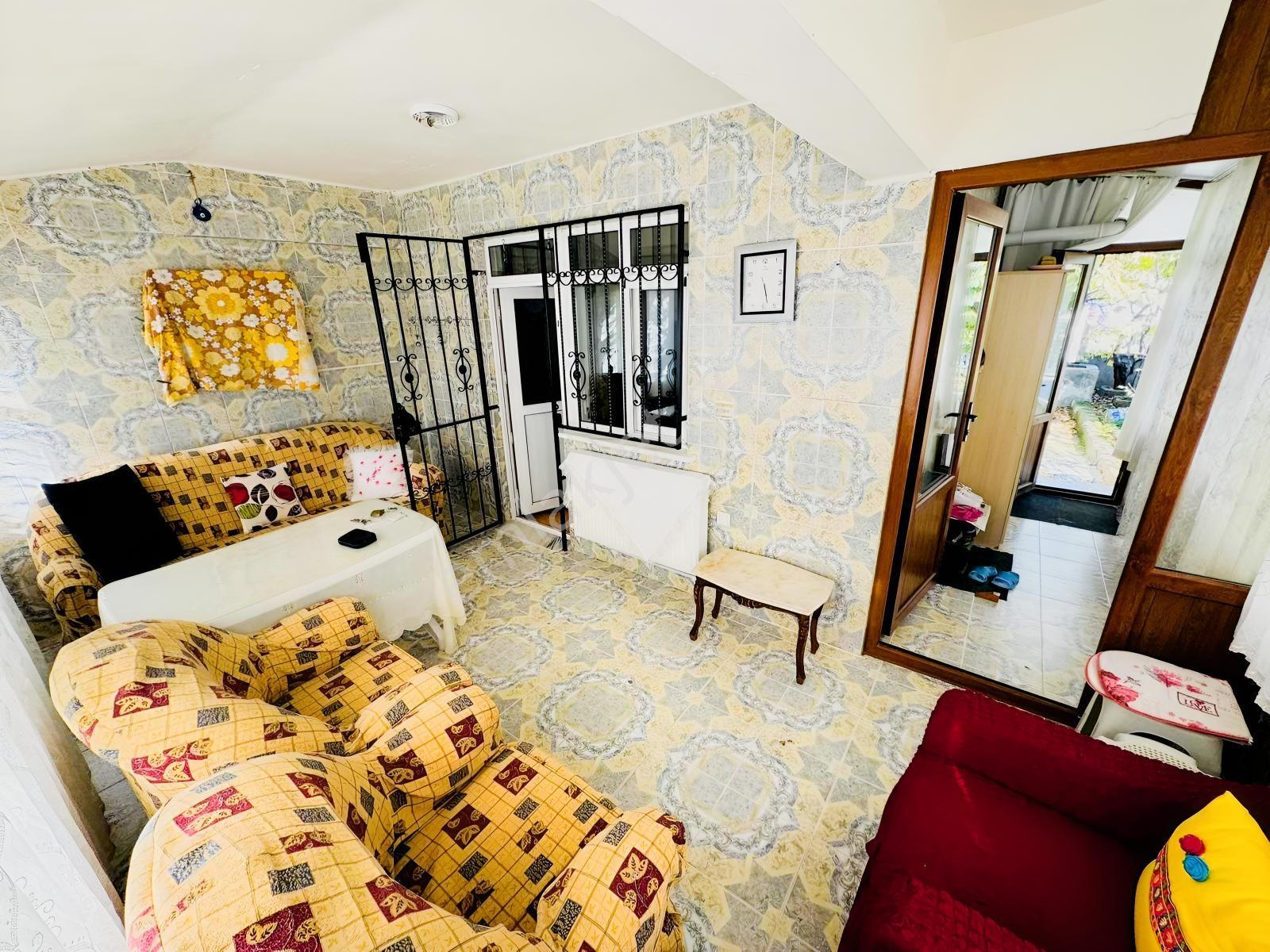 Uygun Fiyata Satılık Geniş Caddeye Cephe Kombi Petek Bağlı Villa - Görsel 23