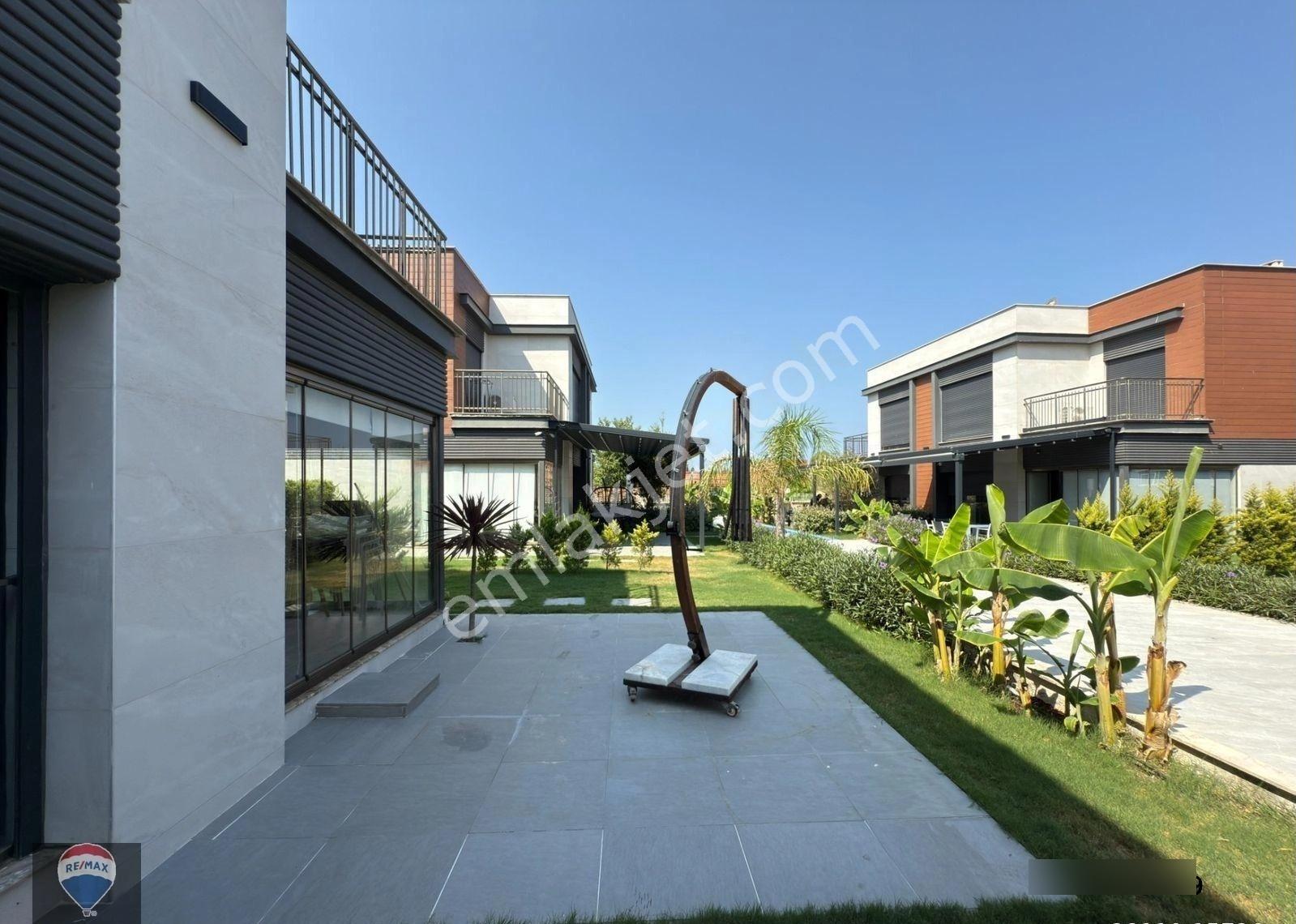 Kuşadası Güzelçamlıda Havuzlu Sitede 3+1 Eşyalı Satılık Villa - Görsel 7