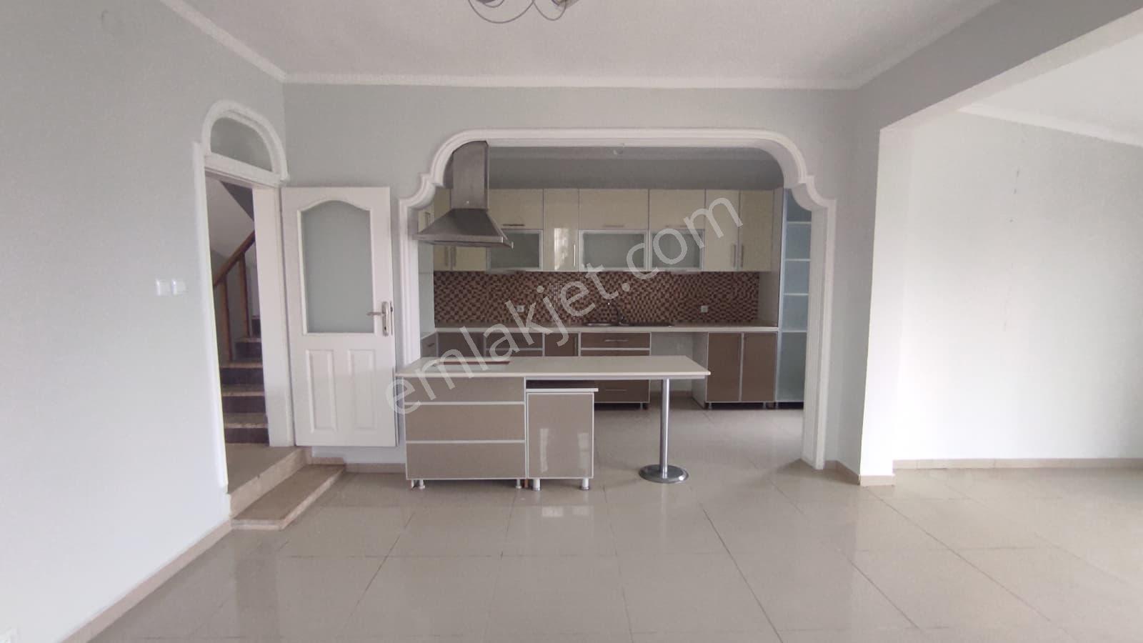 Kayalıoğlunda Bahçeli 457 M2 Villa - Görsel 18