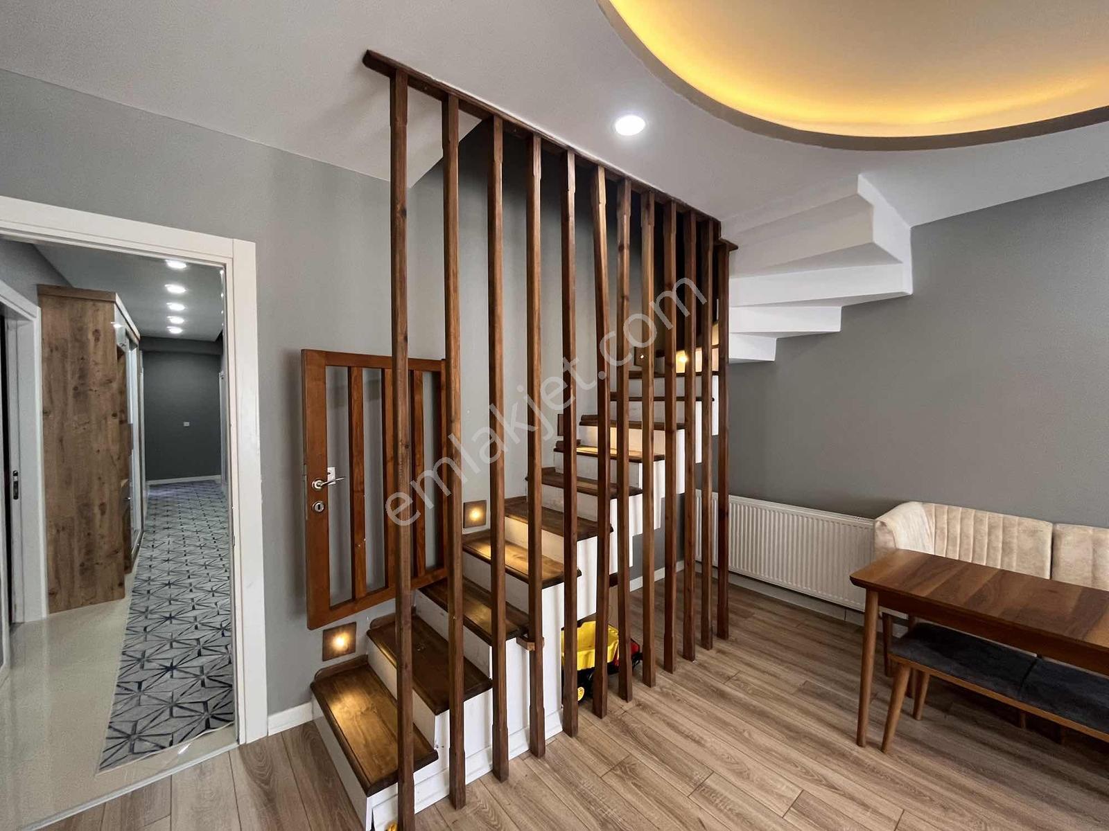 Kaçmazer'den Turan Mahallesinde Eşyalı 5+1 Dubleks Kiralık - Görsel 34