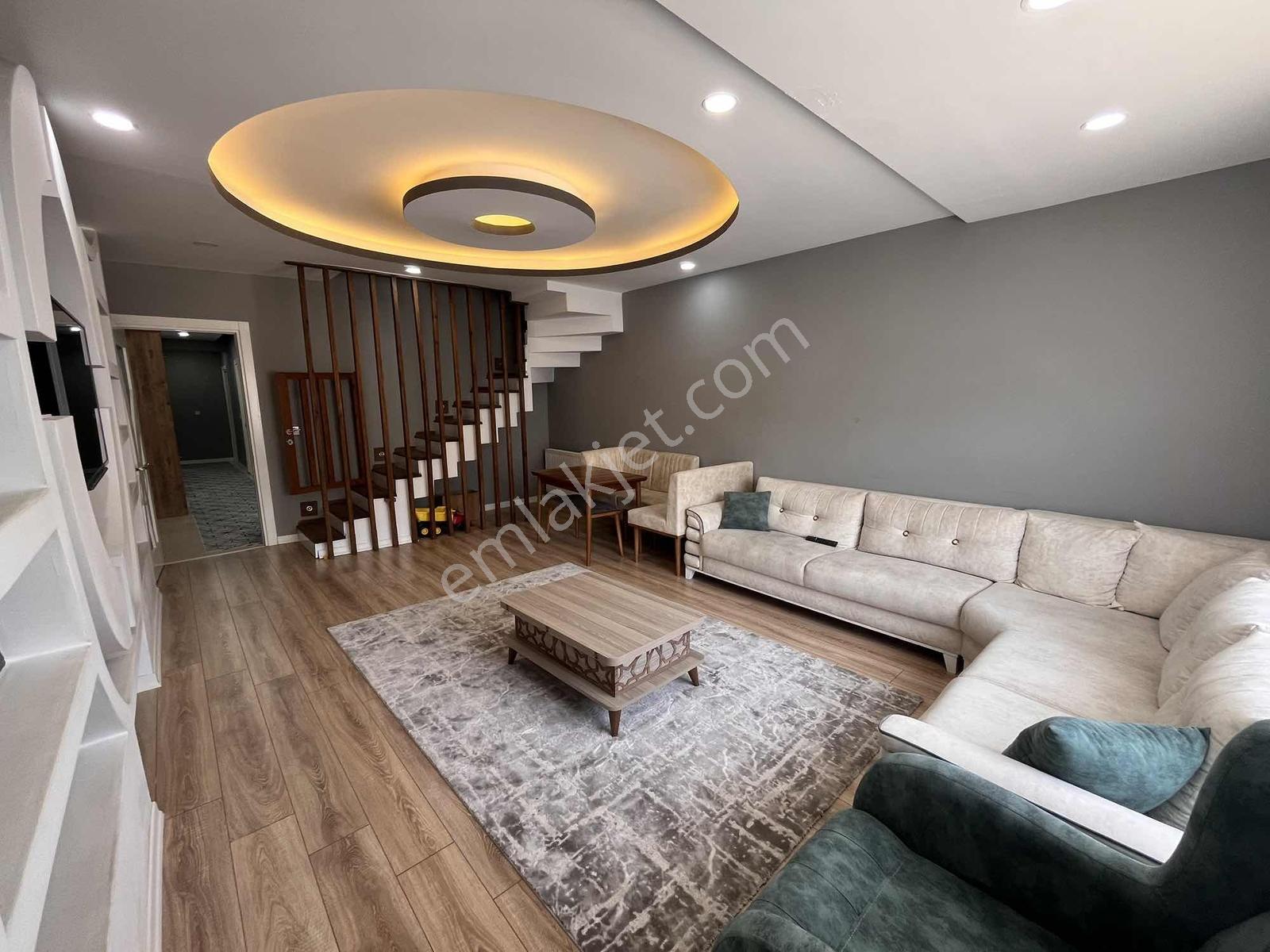 Kaçmazer'den Turan Mahallesinde Eşyalı 5+1 Dubleks Kiralık
