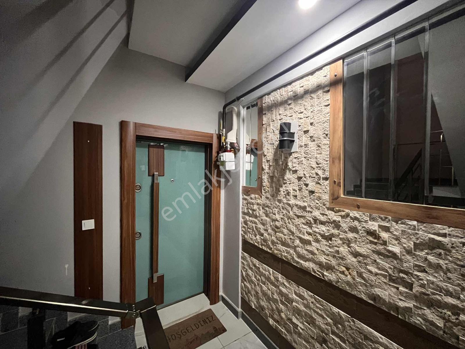 Kaçmazer'den Turan Mahallesinde Eşyalı 5+1 Dubleks Kiralık - Görsel 2