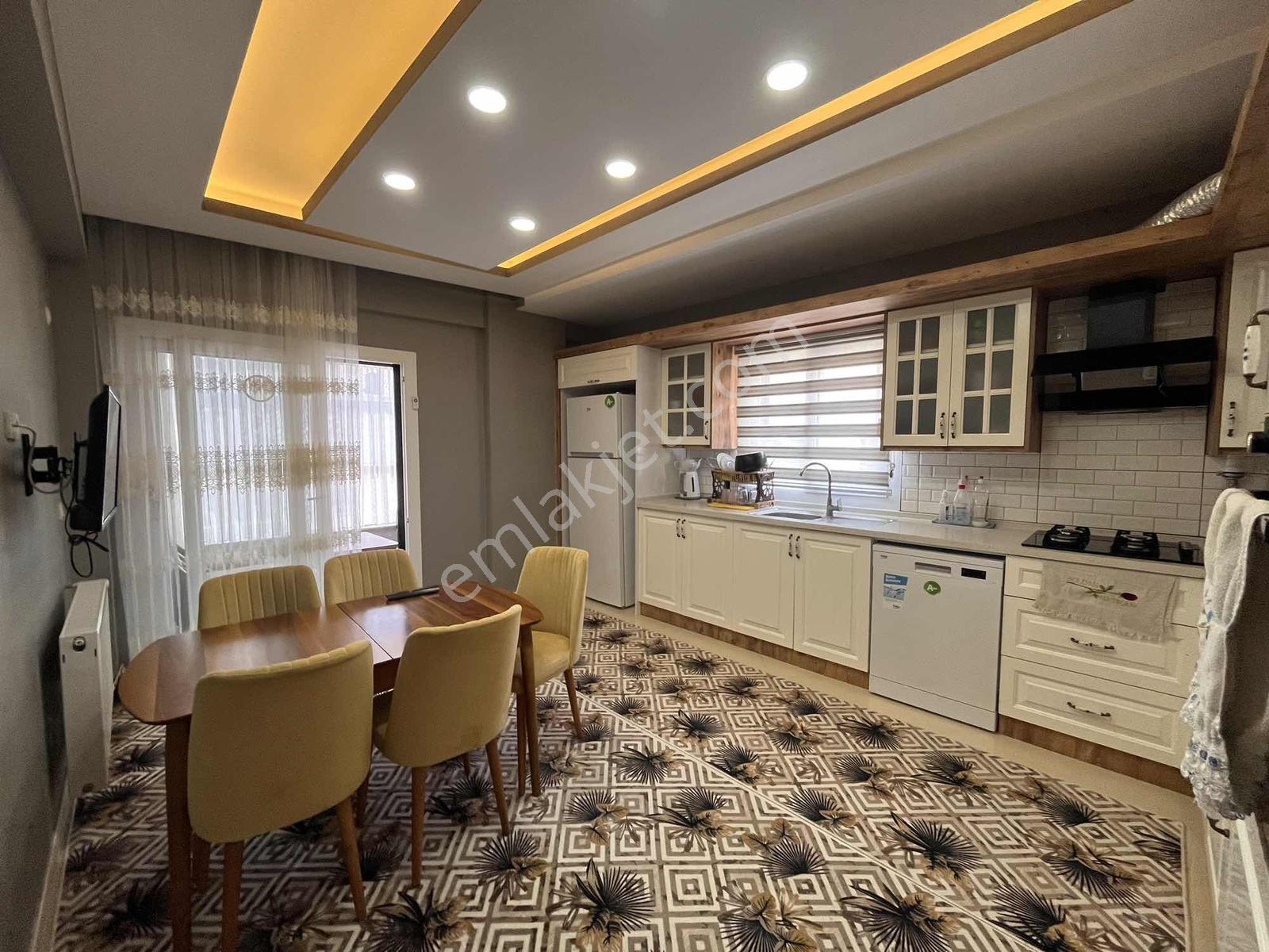 Kaçmazer'den Turan Mahallesinde Eşyalı 5+1 Dubleks Kiralık - Görsel 30