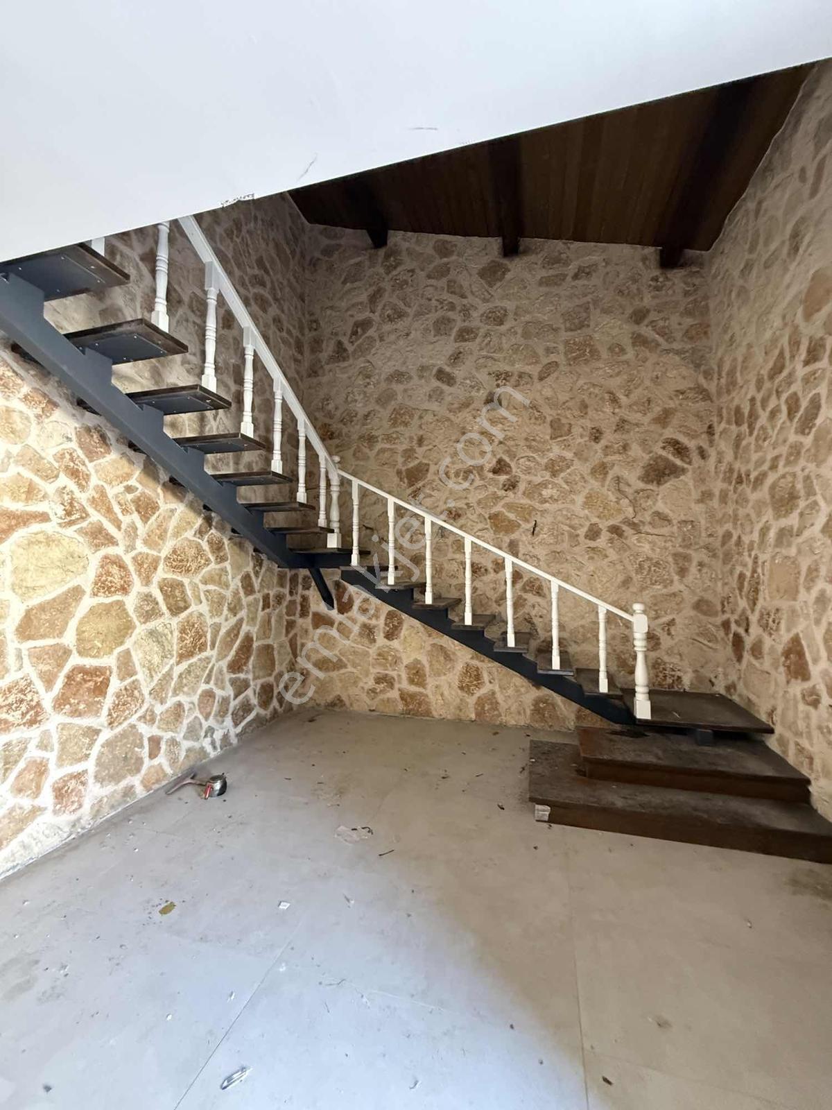 Çırağan Gayrimenkul'den Güllübağ'da Satılık Doğal Taş Villa - Görsel 21