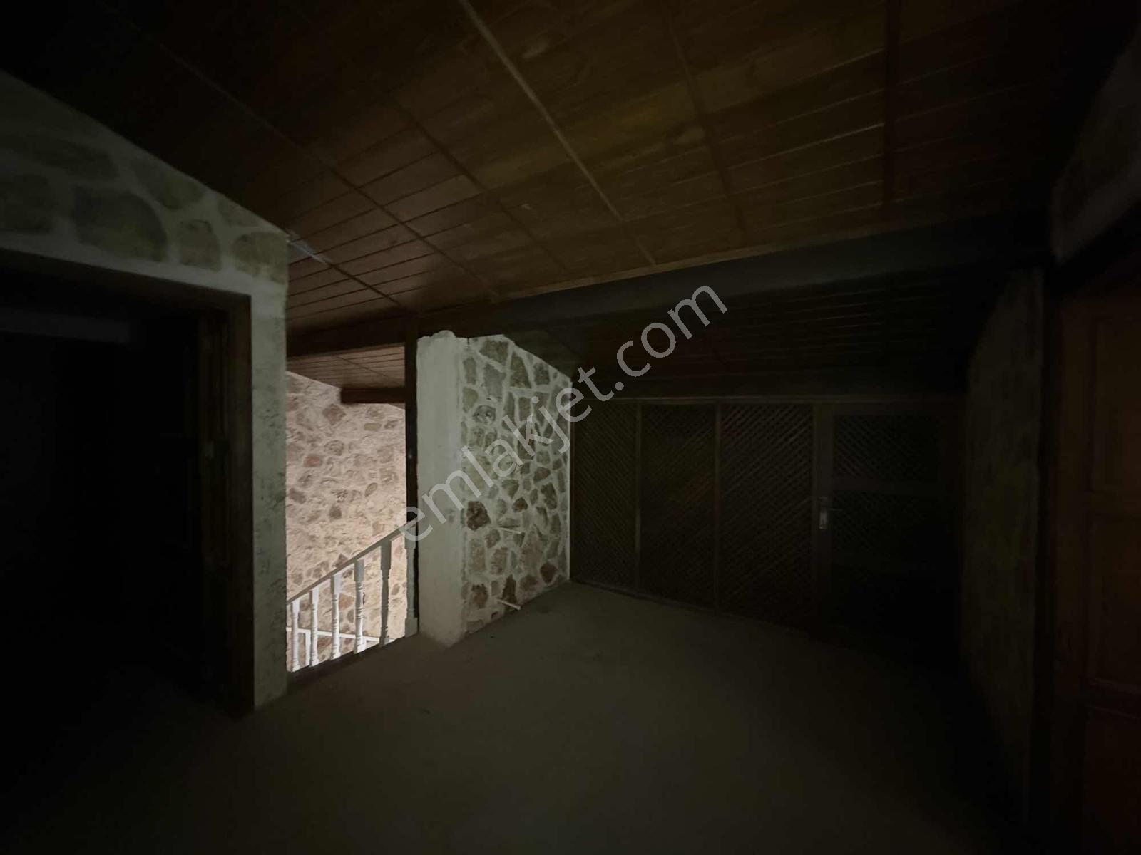 Çırağan Gayrimenkul'den Güllübağ'da Satılık Doğal Taş Villa - Görsel 27