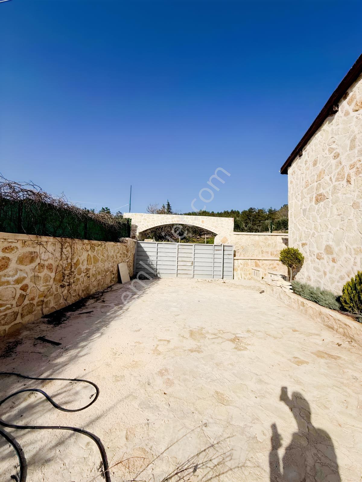 Çırağan Gayrimenkul'den Güllübağ'da Satılık Doğal Taş Villa - Görsel 10