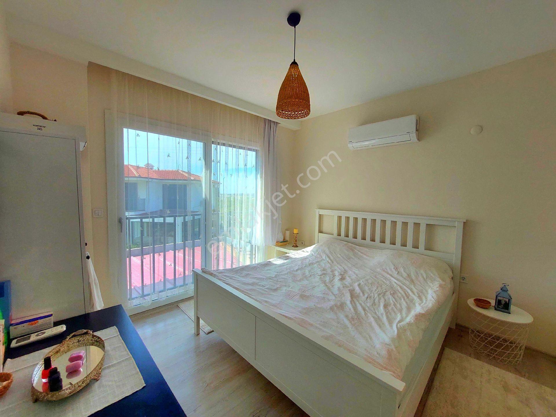 Kuşadasında Plaja Yakın Havuzlu Sitede Özel Otoparklı Villa - Görsel 31