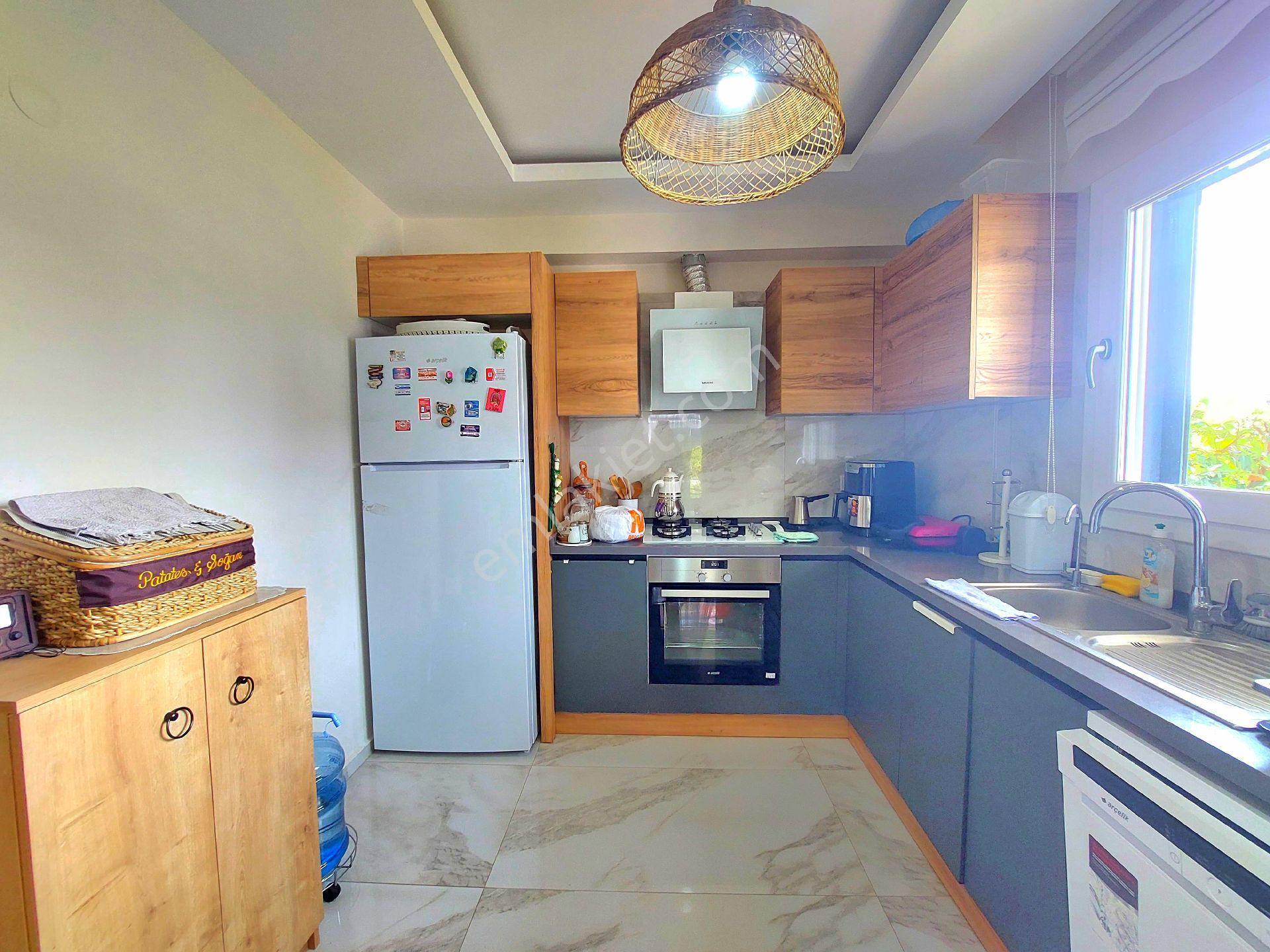 Kuşadasında Plaja Yakın Havuzlu Sitede Özel Otoparklı Villa - Görsel 15