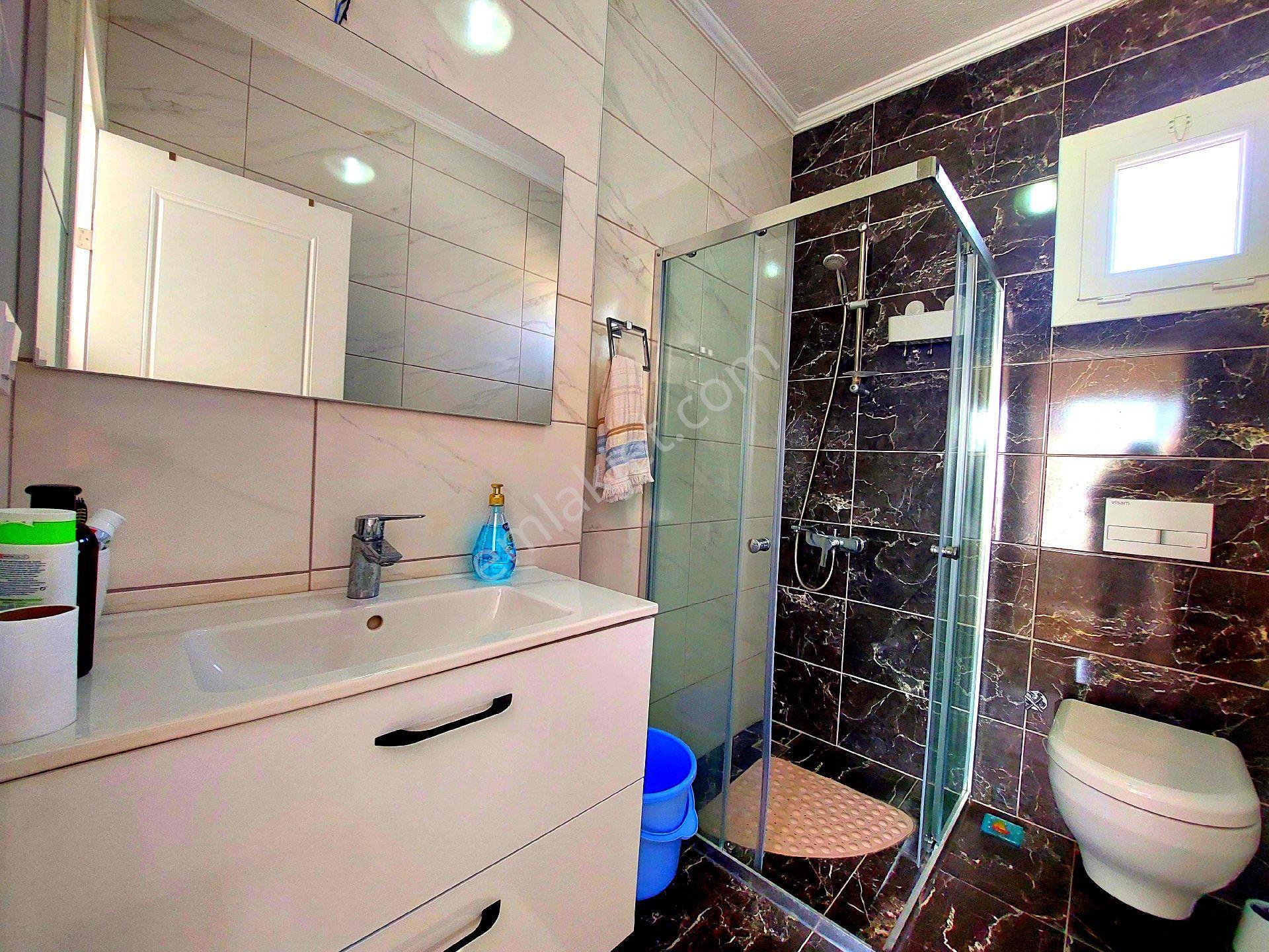 Kuşadasında Plaja Yakın Havuzlu Sitede Özel Otoparklı Villa - Görsel 10