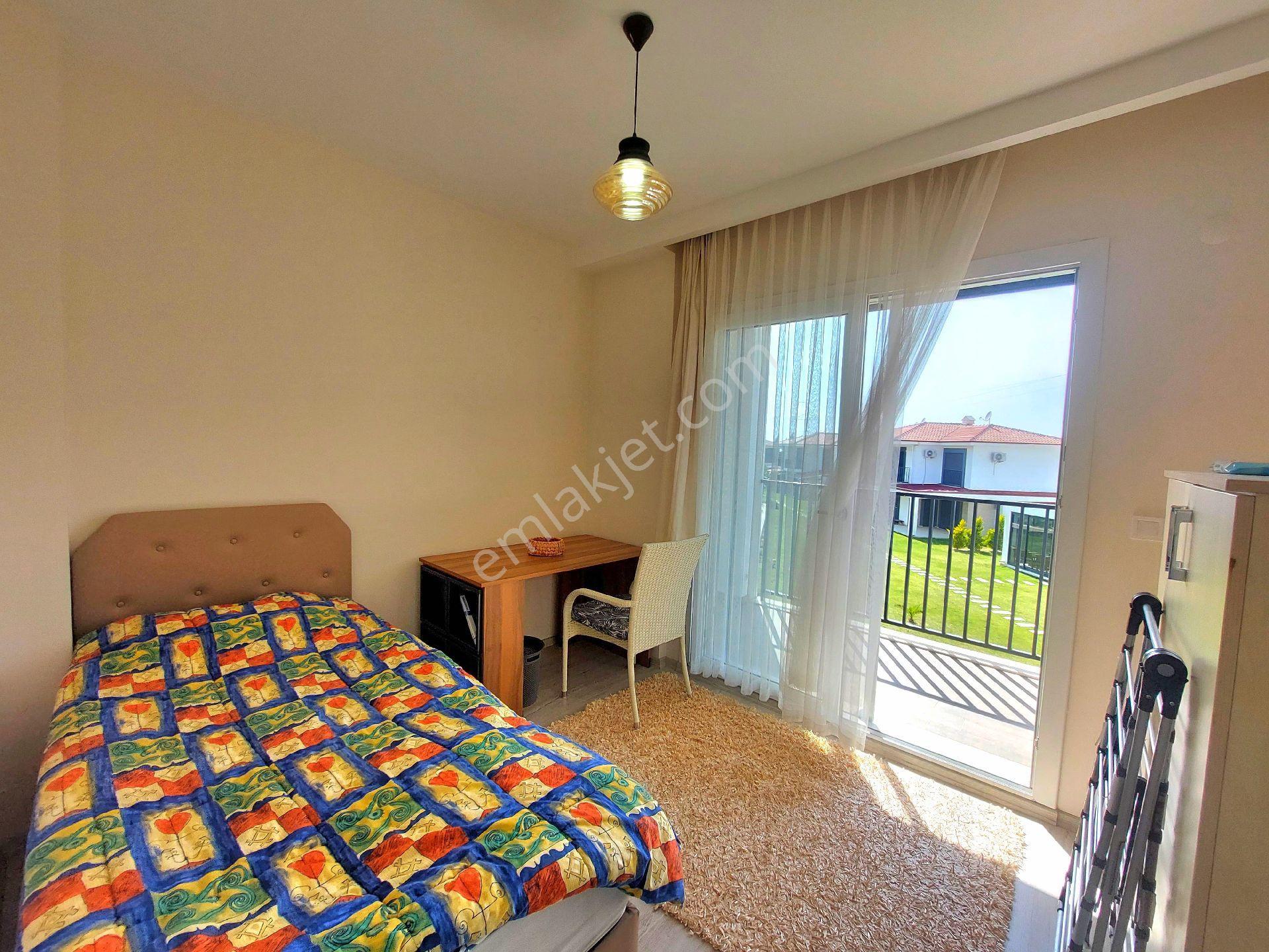 Kuşadasında Plaja Yakın Havuzlu Sitede Özel Otoparklı Villa - Görsel 30