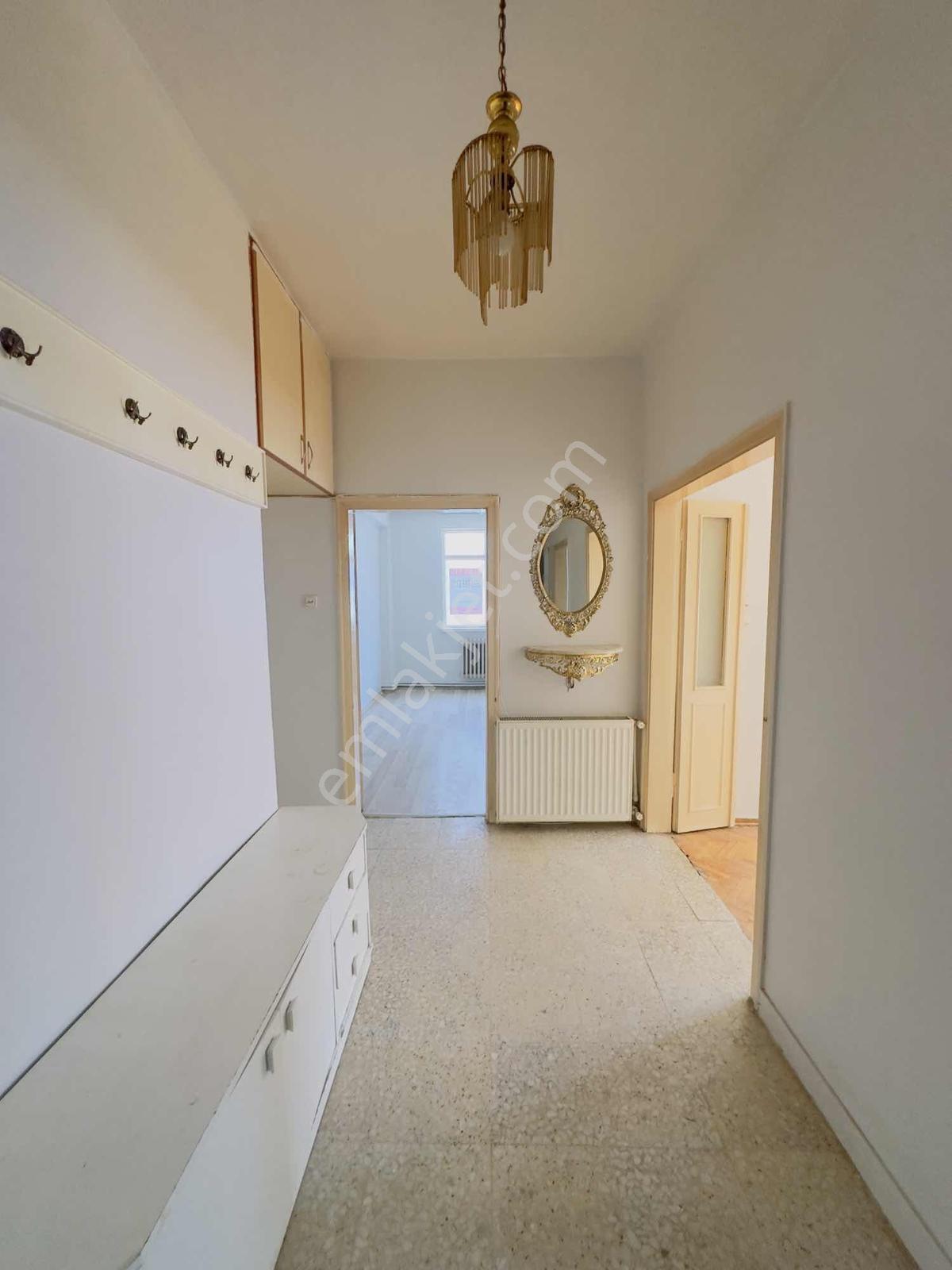 Gevher Nesibe Mah. Çarşı Merkezde Kiralık 3+1 Geniş Daire - Görsel 3