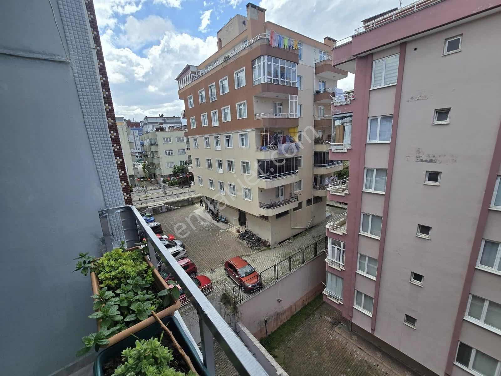 Şükrü Sağlam'dan Ömürevlerin'de Masrafsız Kiralık 3+1 Daire