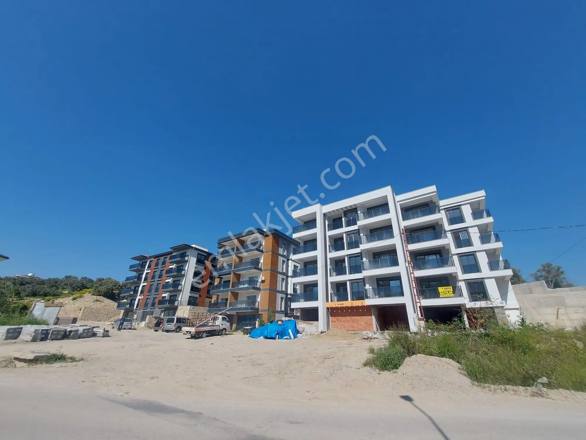 Turpa Lotus'tan Kuşadası Değirmendere'de Havuzlu Site 2+1 Satılık Daire